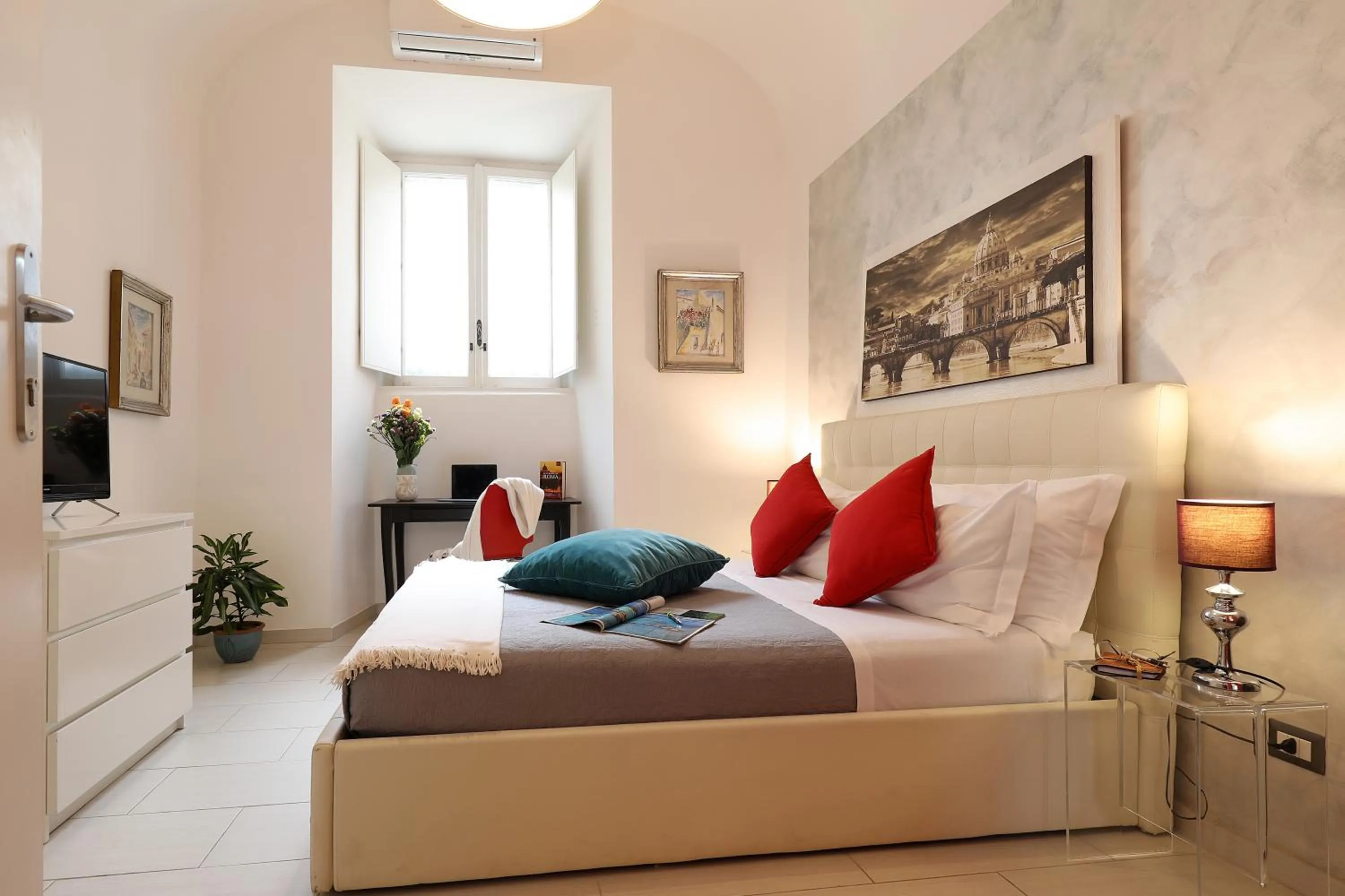Bed in Grand Tour Rome Apartment - Liberty Collection
