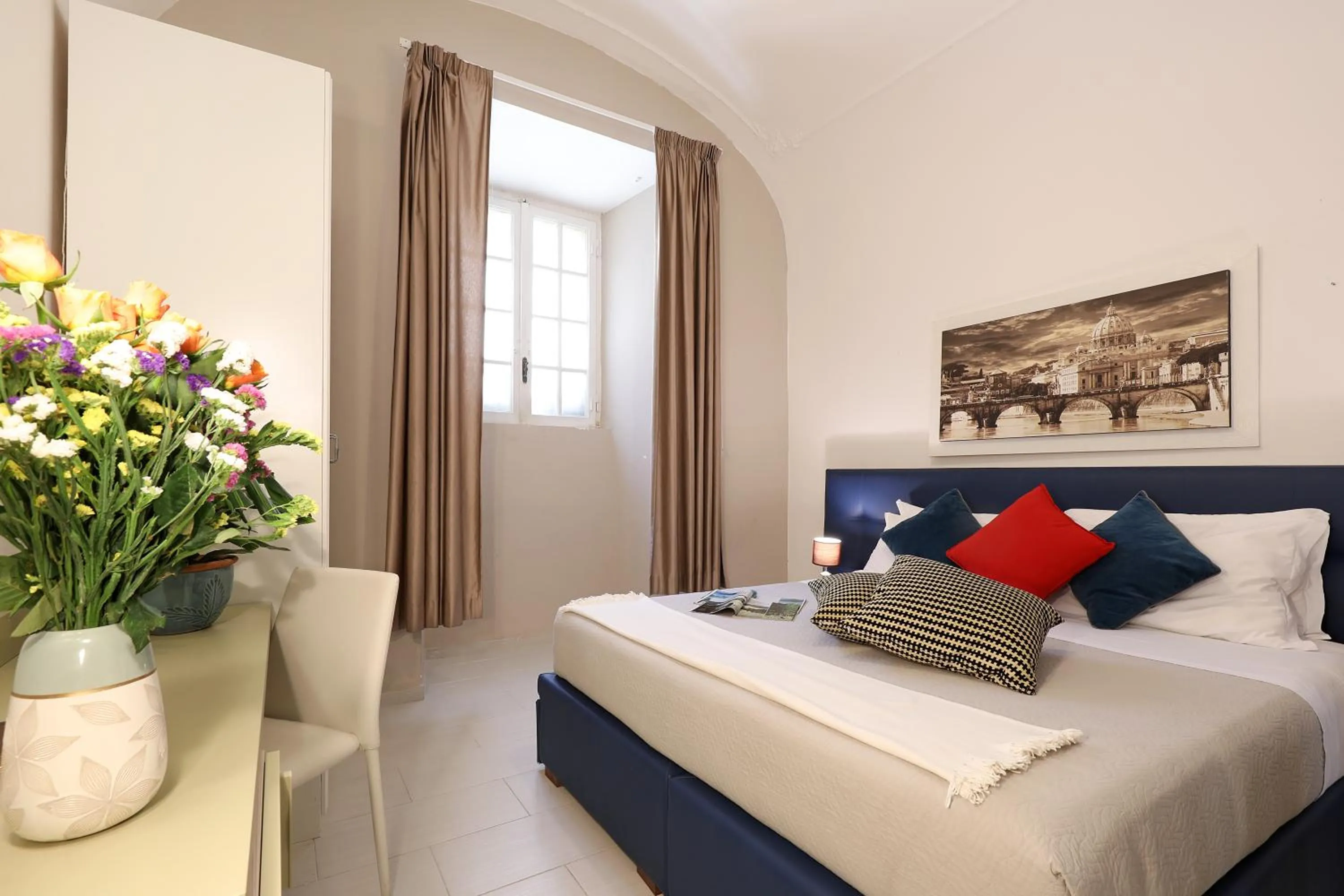 Photo of the whole room, Bed in Grand Tour Rome Apartment - Liberty Collection