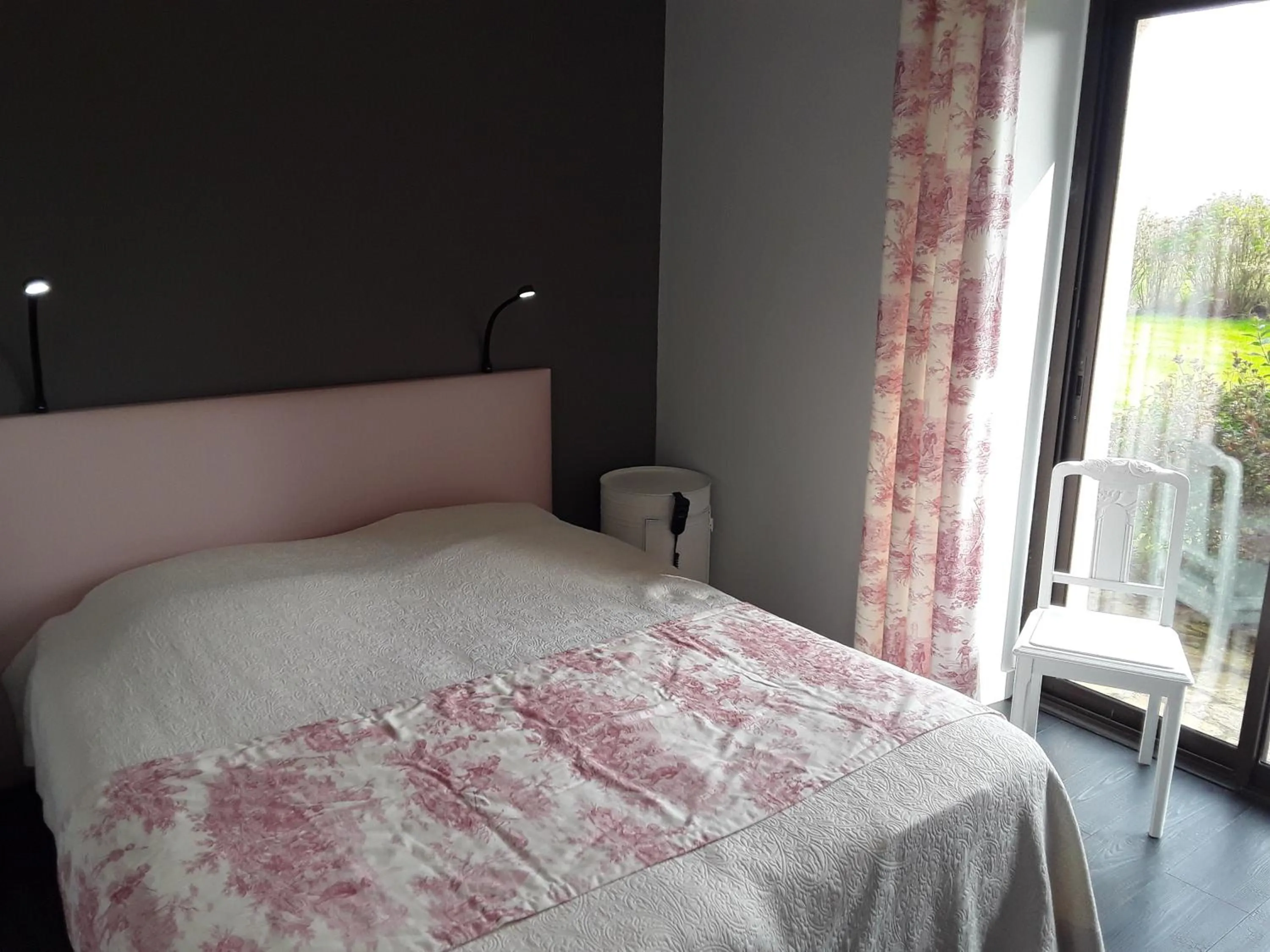 Bed in Chez Herveline Le Fer - Chambres et table d'hôtes