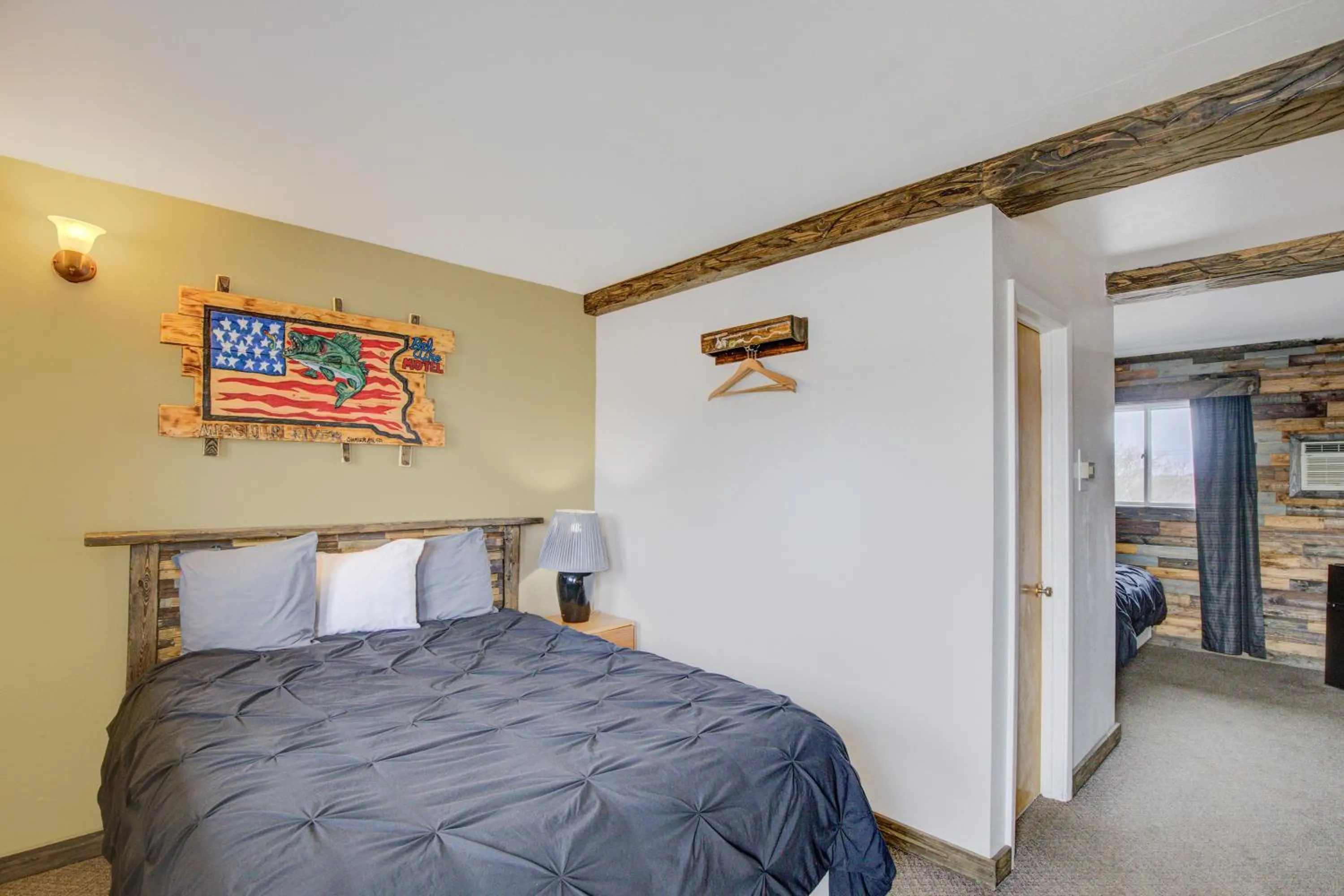 Bedroom, Bed in Bel Aire Motel Chamberlain Near Missouri River I 90