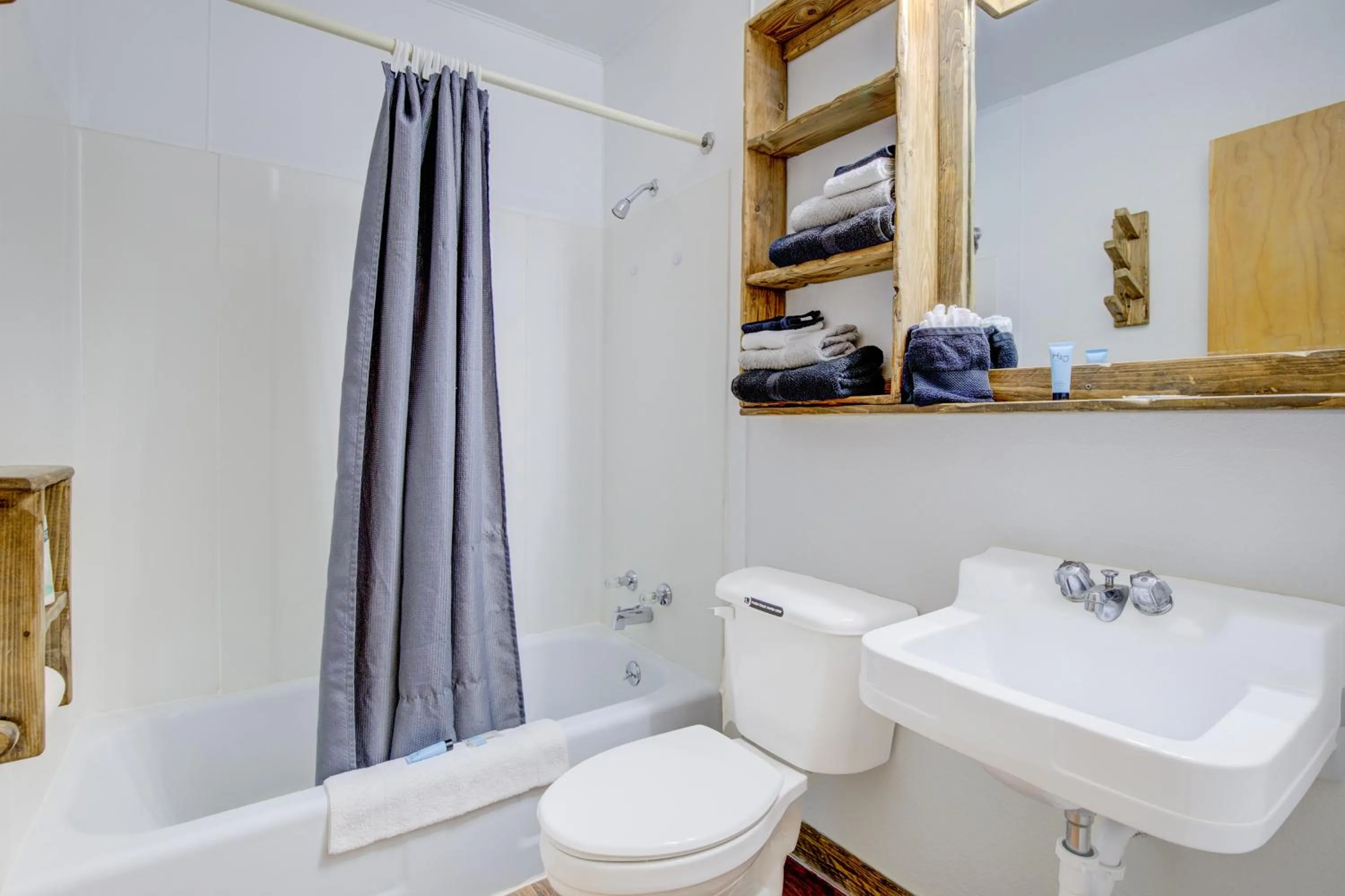 Bathroom in Bel Aire Motel Chamberlain Near Missouri River I 90