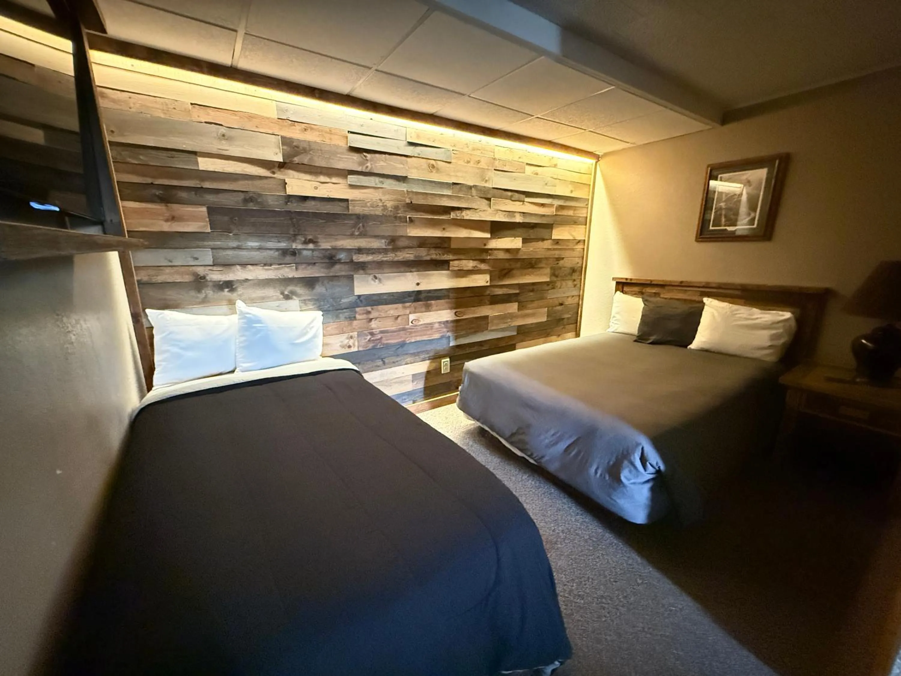 Bedroom, Bed in Hotel O Bel Aire Chamberlain SD I 90