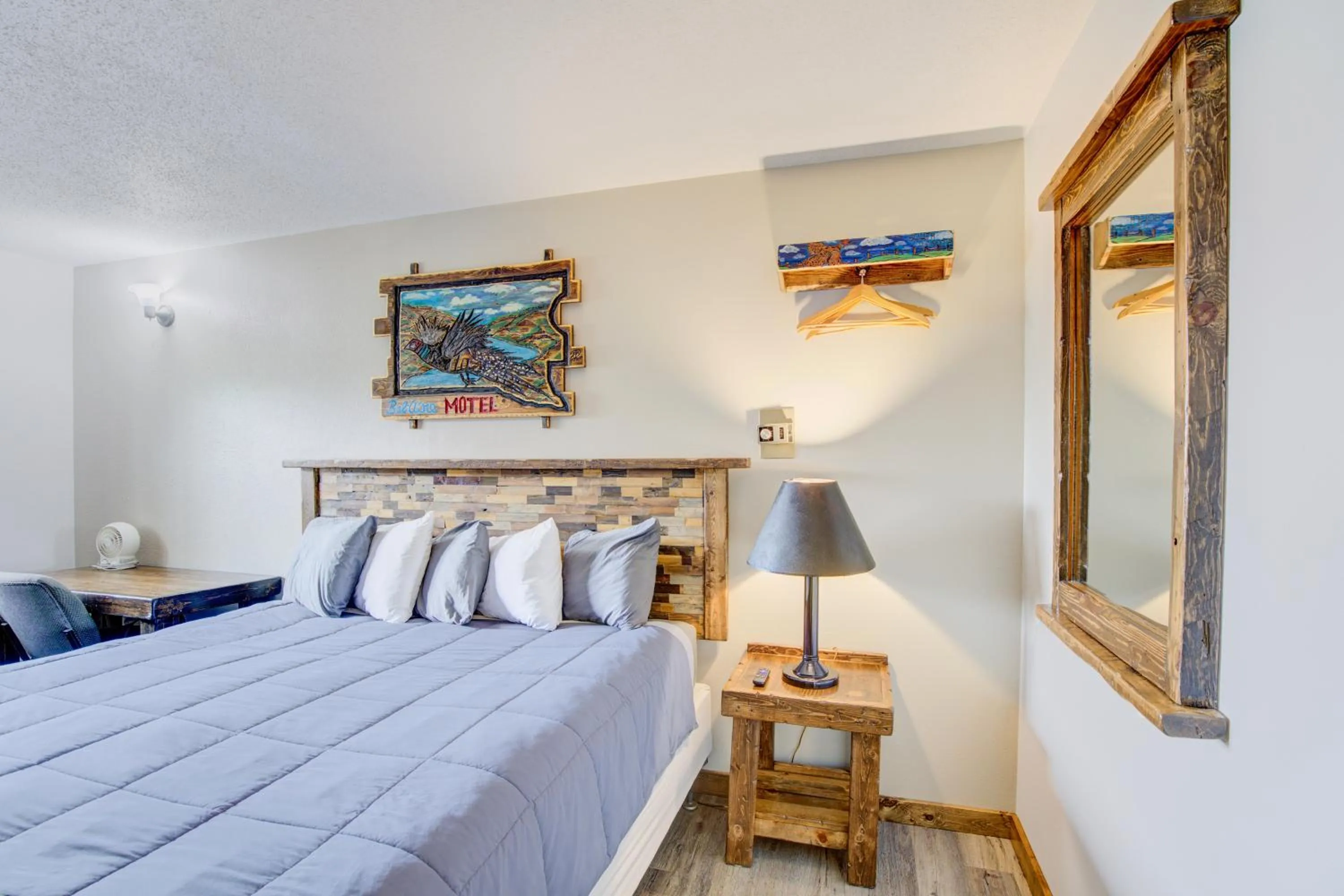 Bedroom, Bed in Bel Aire Motel Chamberlain Near Missouri River I 90