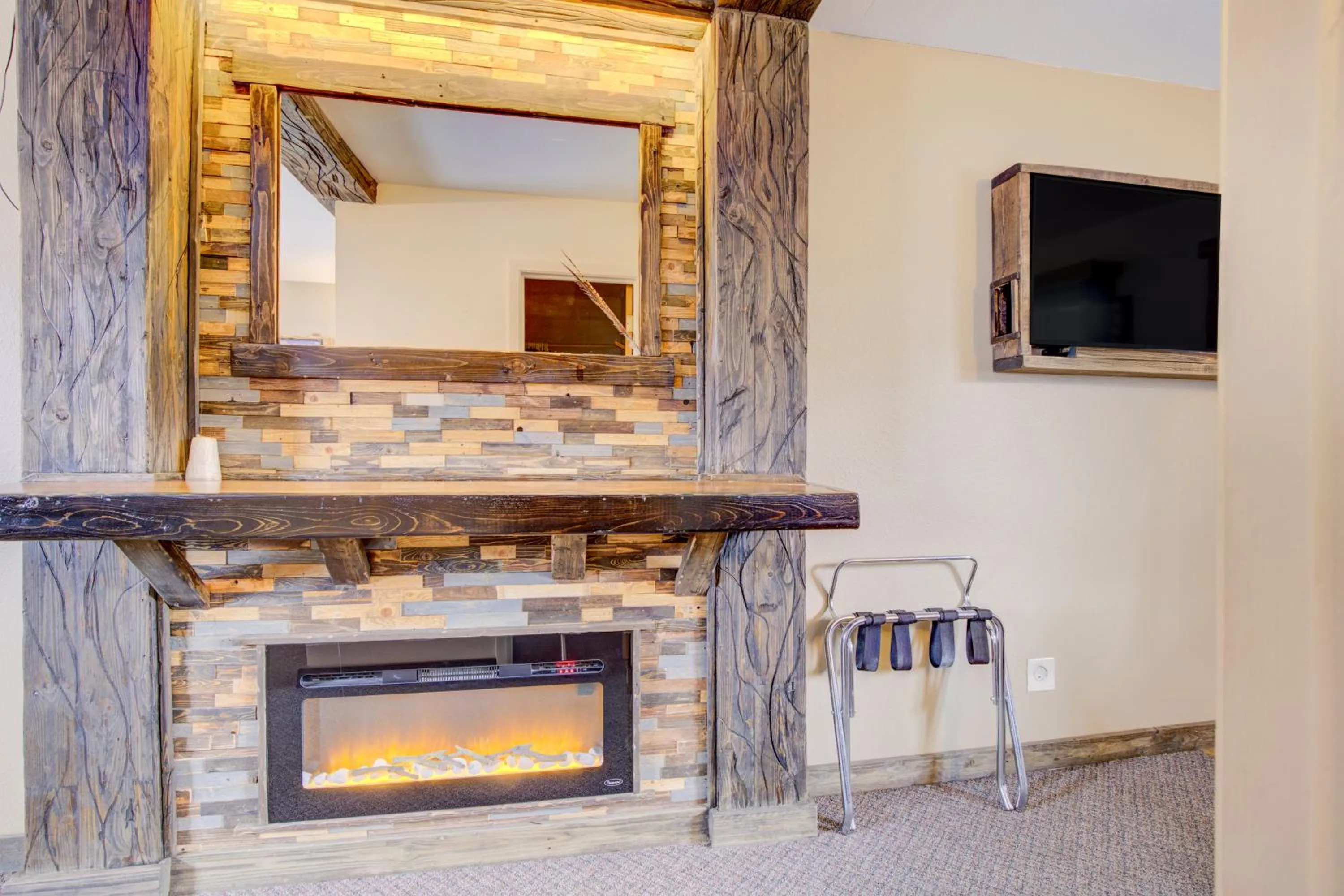 TV and multimedia in Bel Aire Motel Chamberlain Near Missouri River I 90