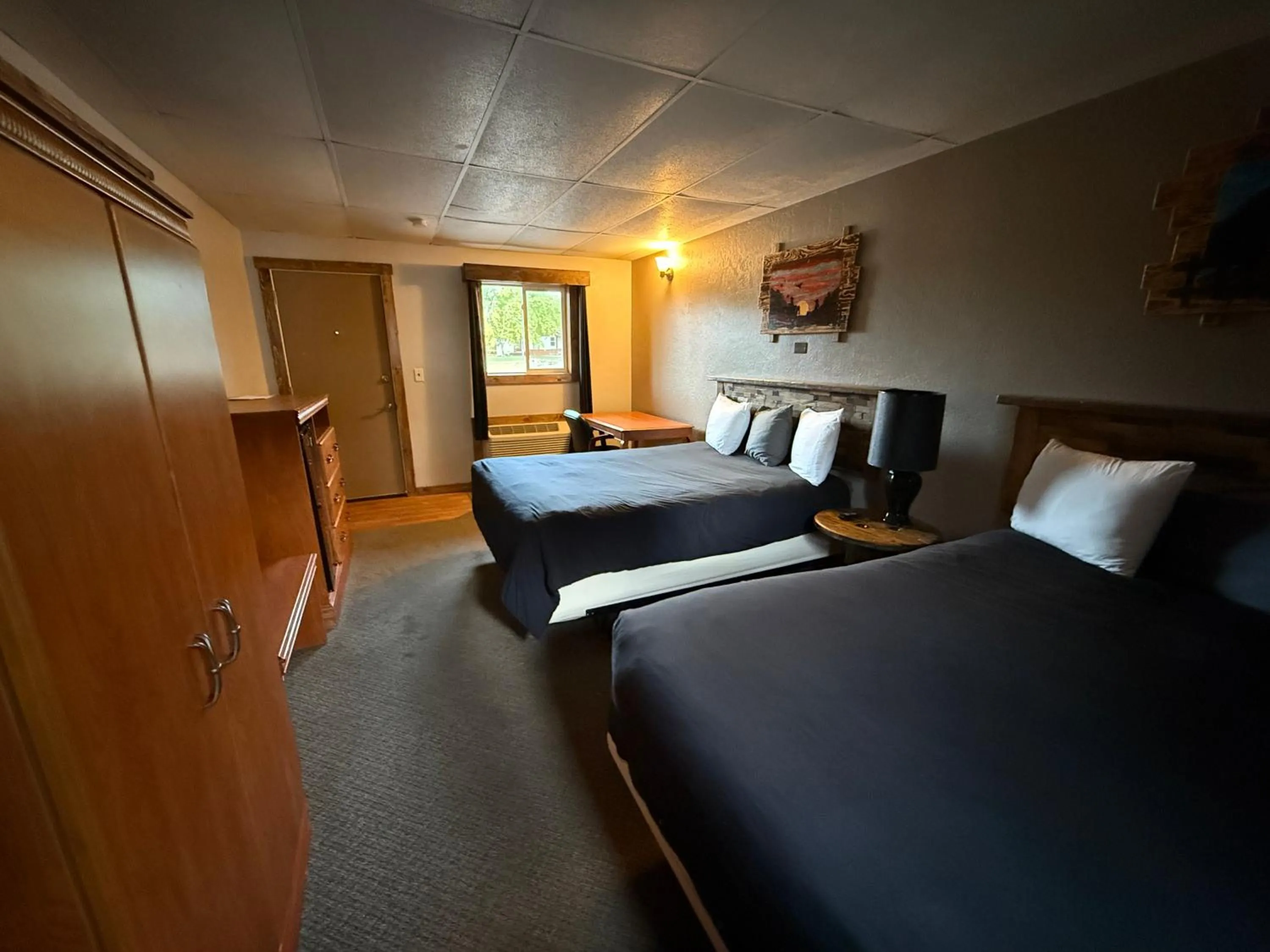 Bedroom, Bed in Hotel O Bel Aire Chamberlain SD I 90