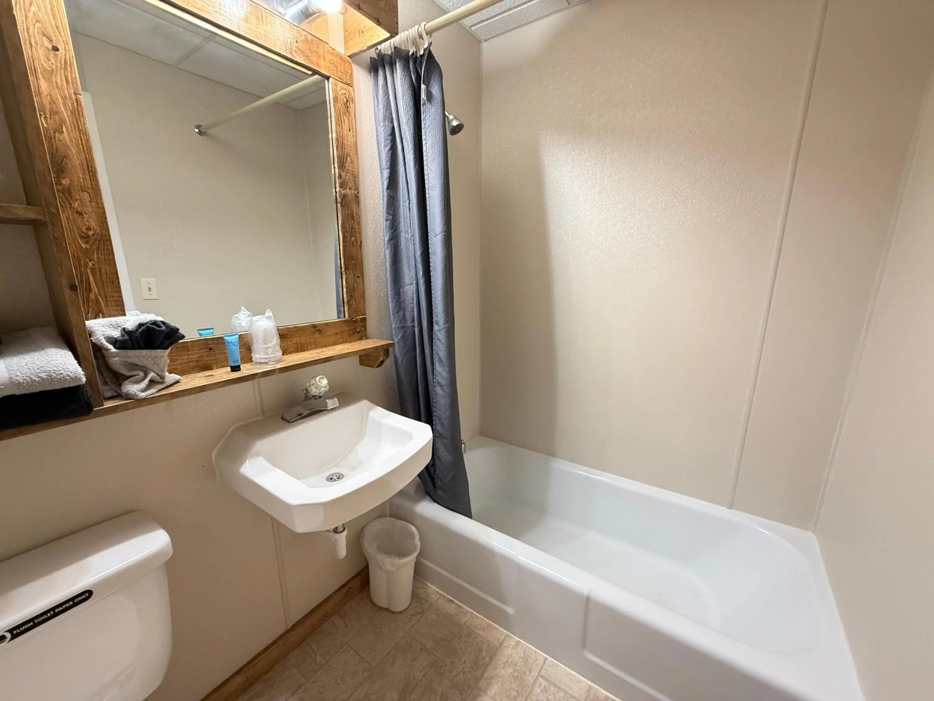 Bathroom in Hotel O Bel Aire Chamberlain SD I 90