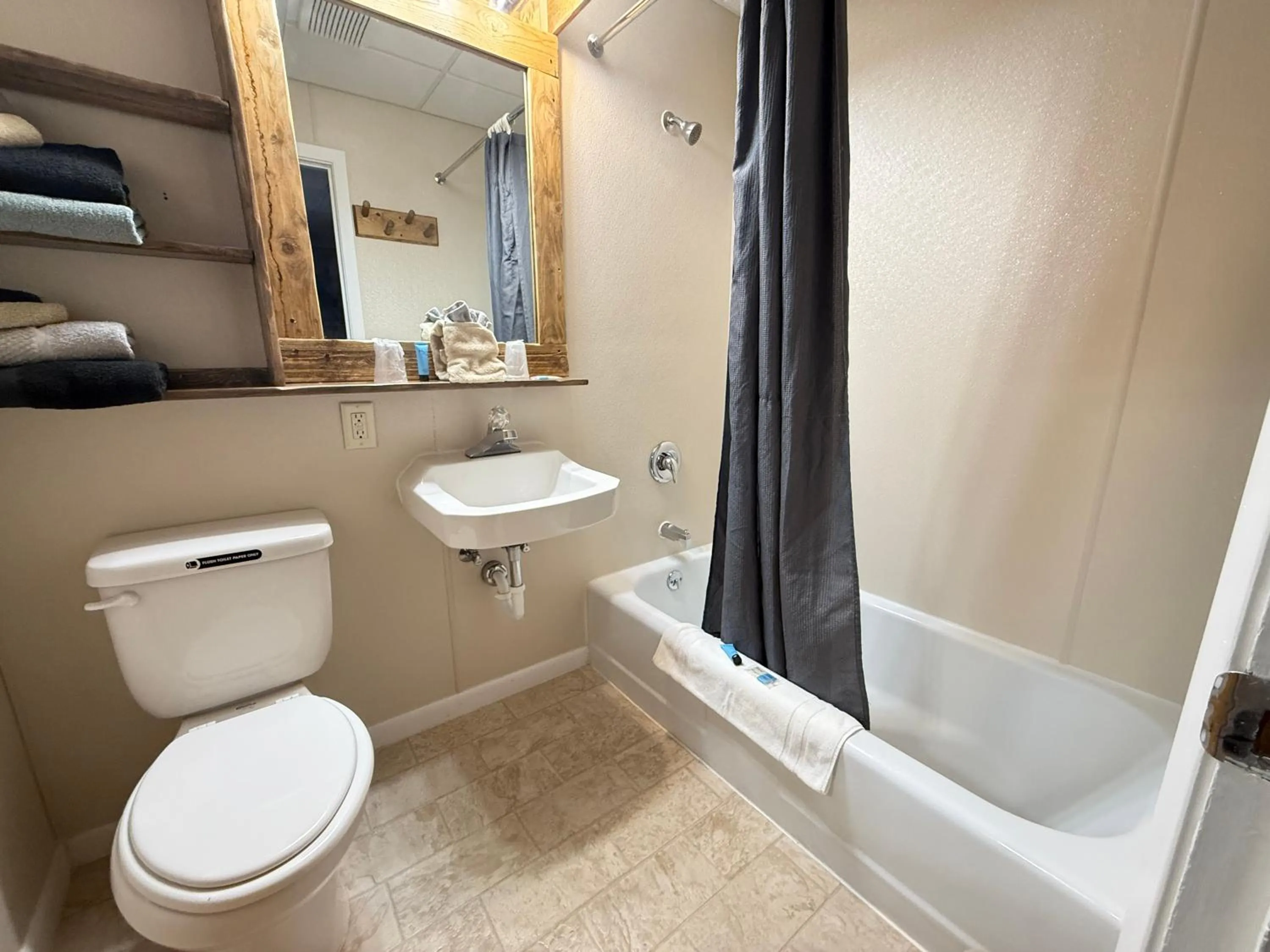 Bathroom in Hotel O Bel Aire Chamberlain SD I 90