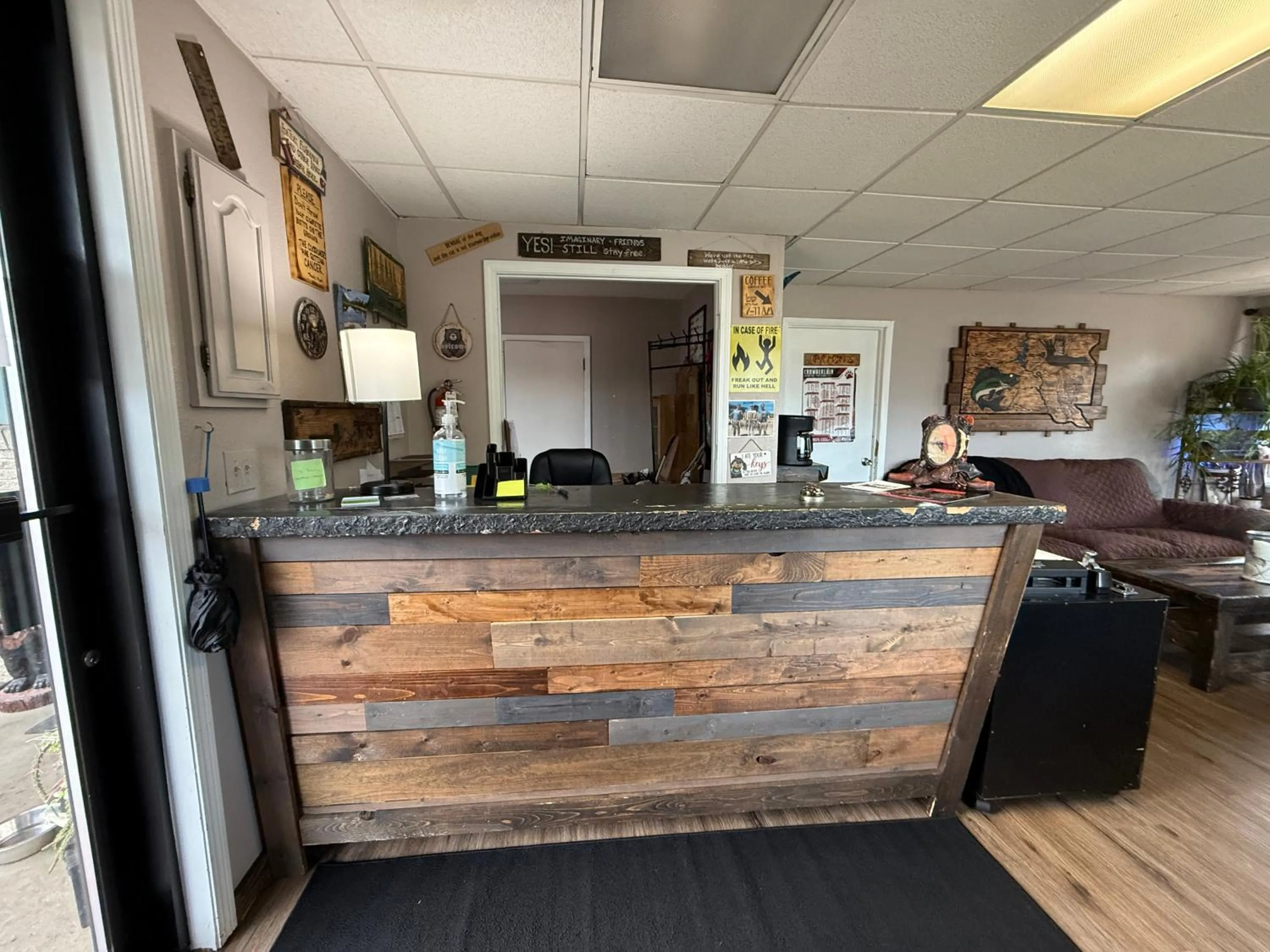 Lobby or reception in Hotel O Bel Aire Chamberlain SD I 90