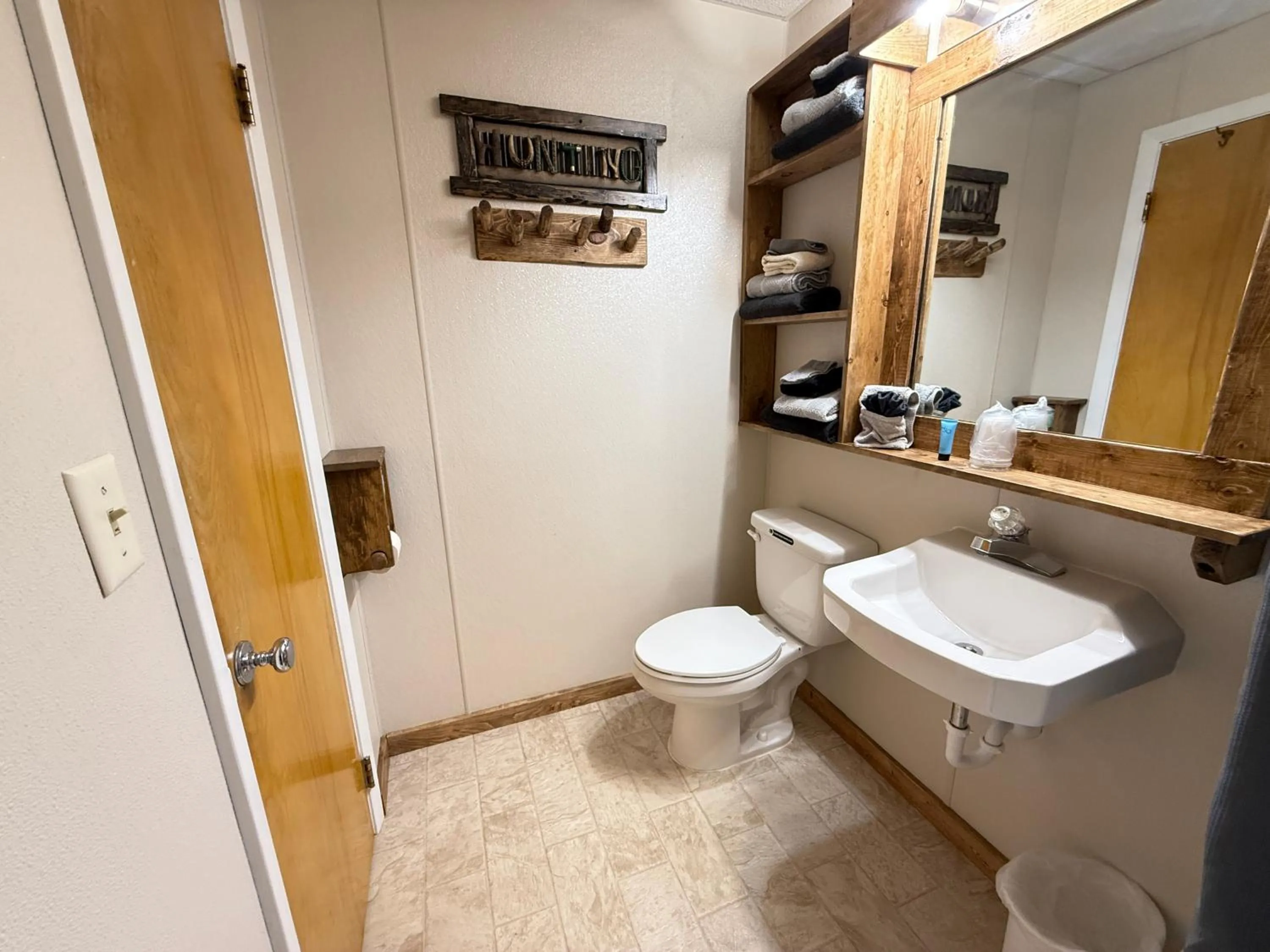 Bathroom in Hotel O Bel Aire Chamberlain SD I 90