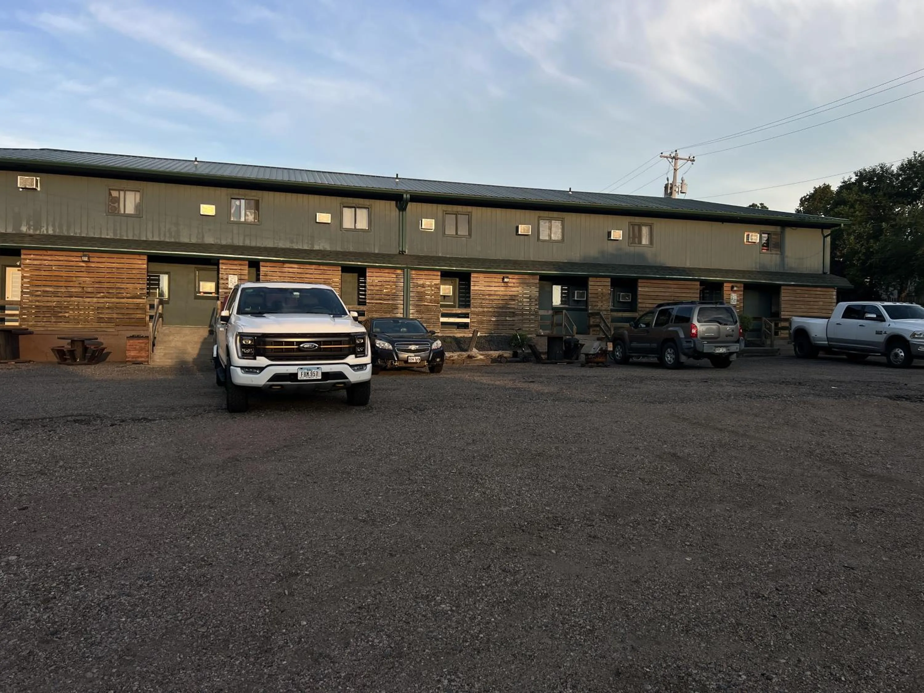 Parking in Hotel O Bel Aire Chamberlain SD I 90