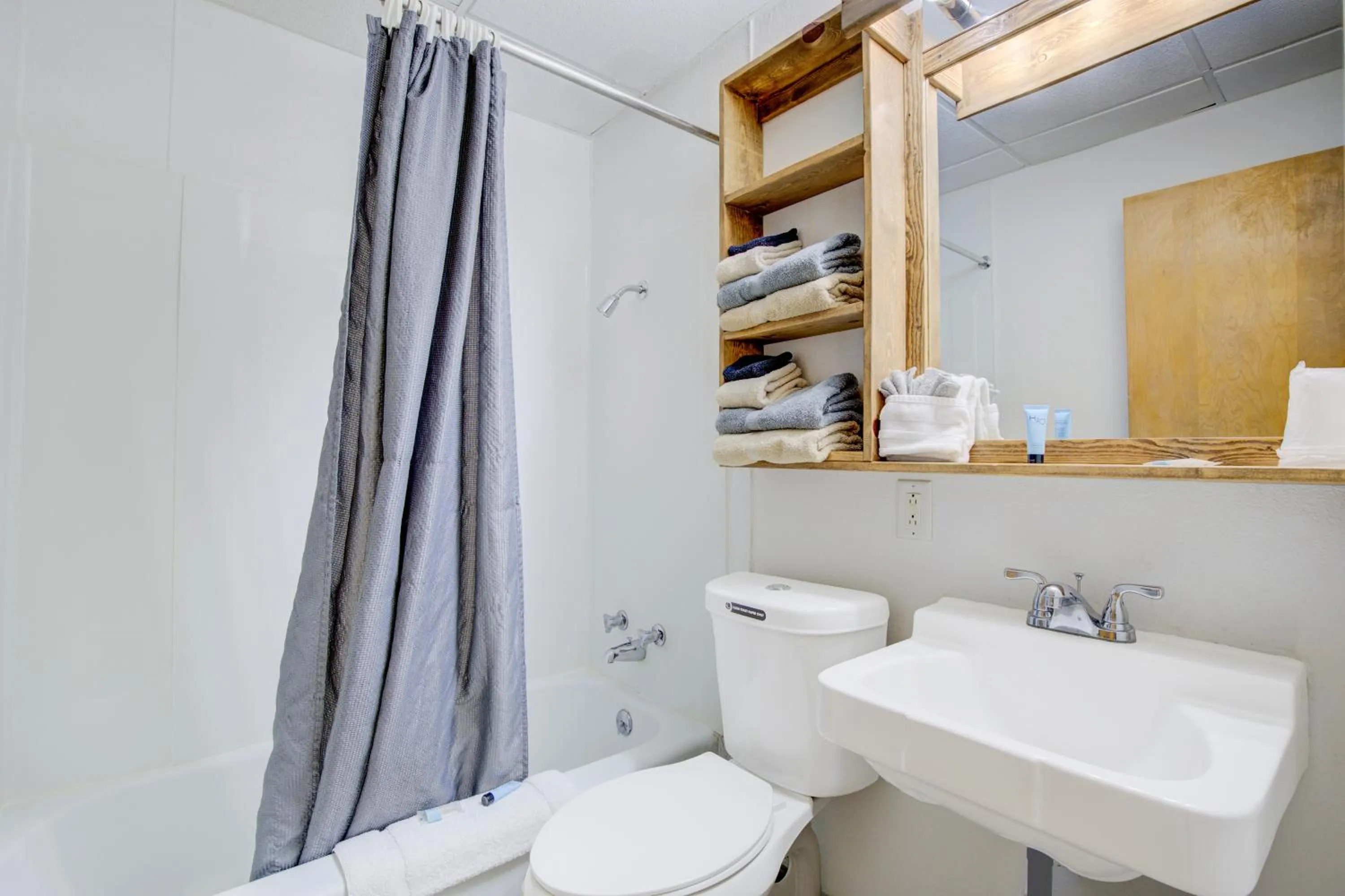 Bathroom in Bel Aire Motel Chamberlain Near Missouri River I 90