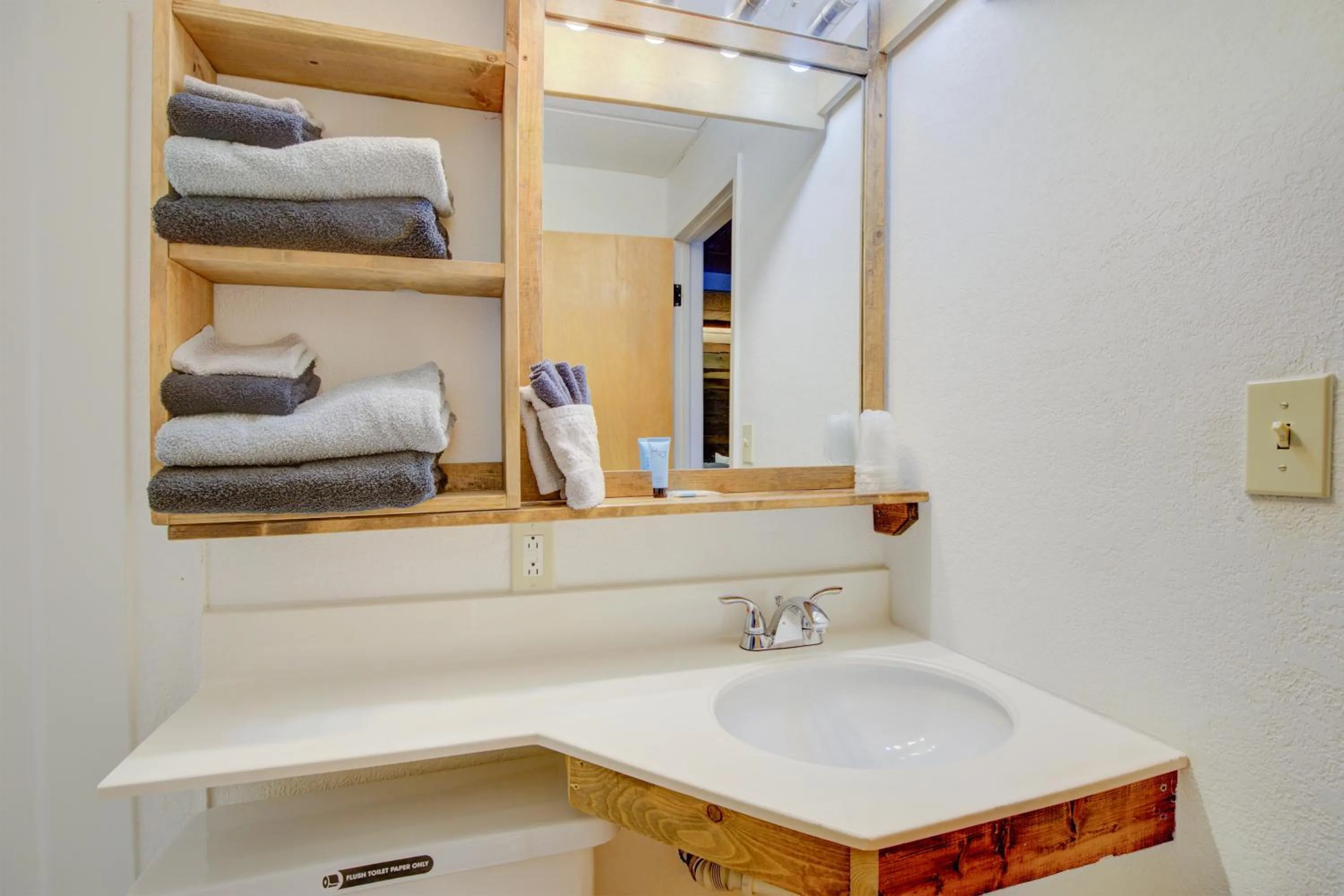 Bathroom in Bel Aire Motel Chamberlain Near Missouri River I 90