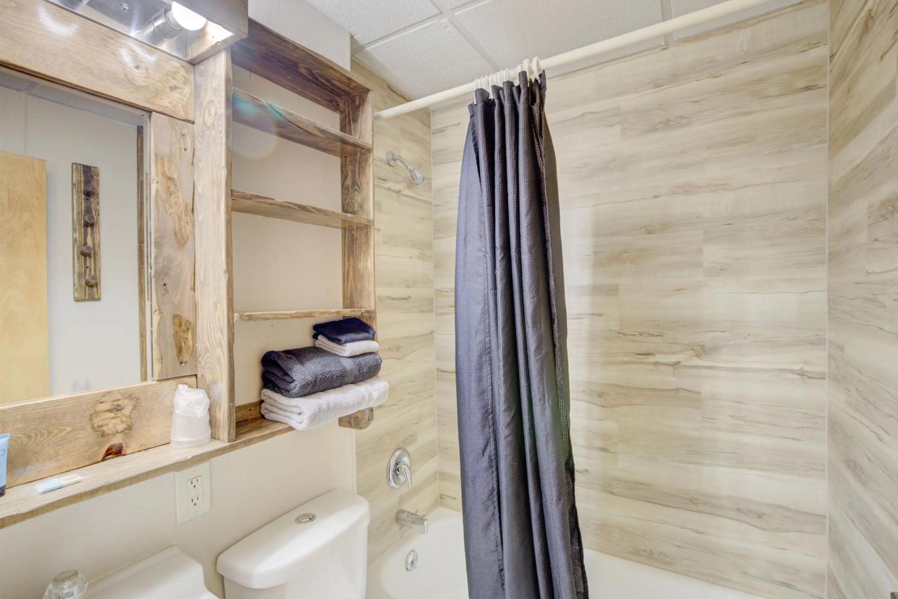 Bathroom in Bel Aire Motel Chamberlain Near Missouri River I 90