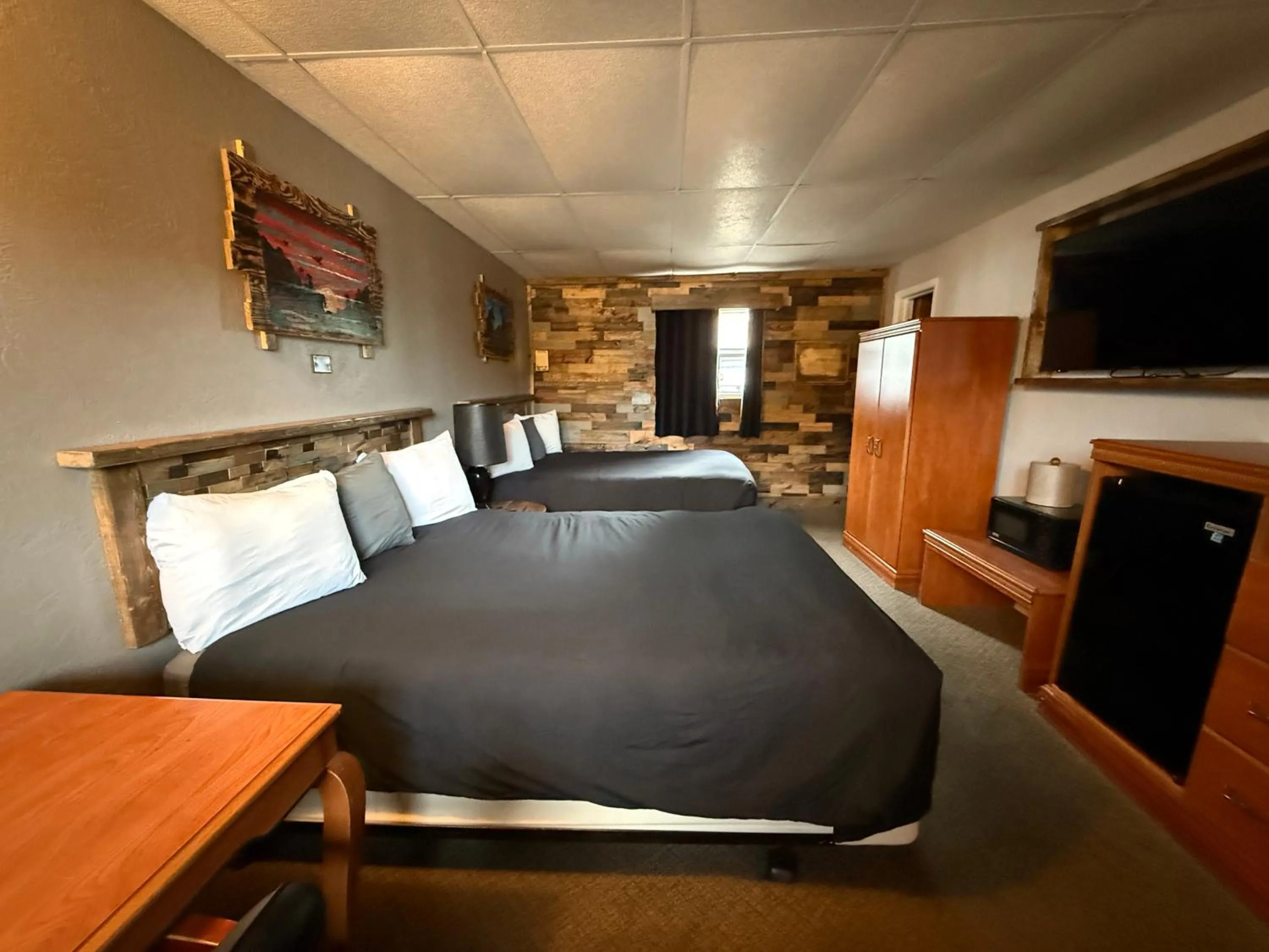 Bedroom, Bed in Hotel O Bel Aire Chamberlain SD I 90