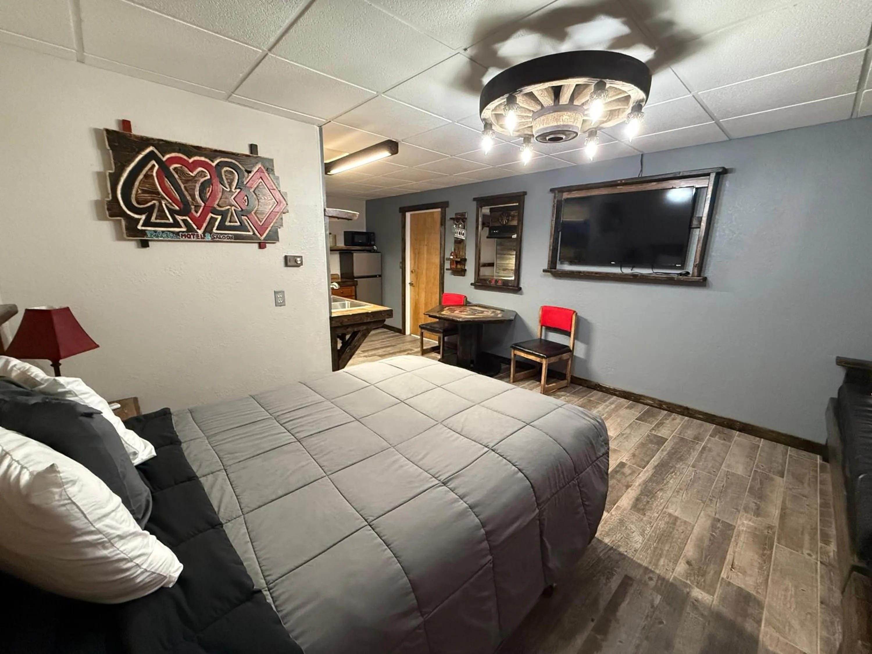 Bedroom, Bed in Hotel O Bel Aire Chamberlain SD I 90