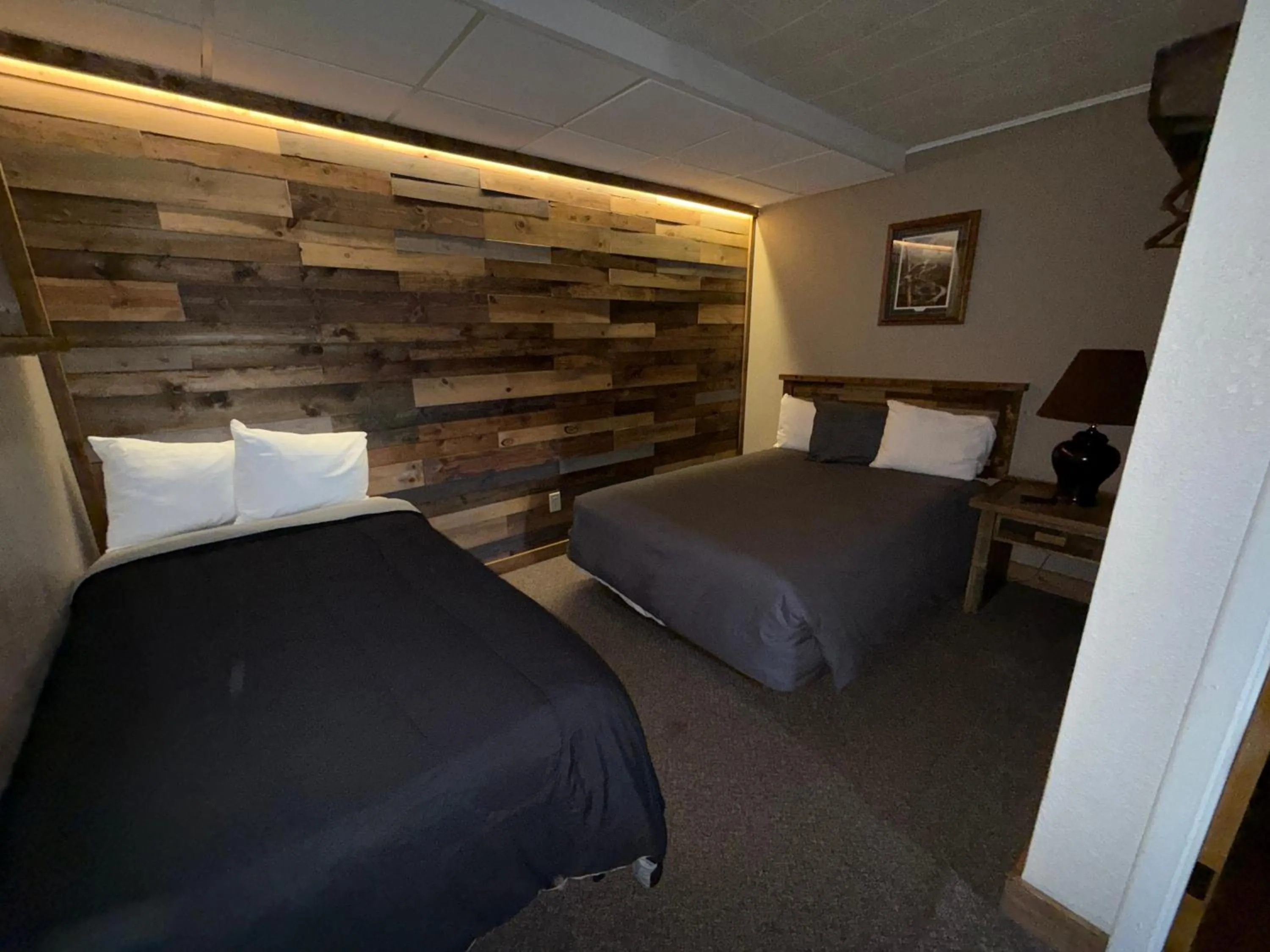 Bedroom, Bed in Hotel O Bel Aire Chamberlain SD I 90