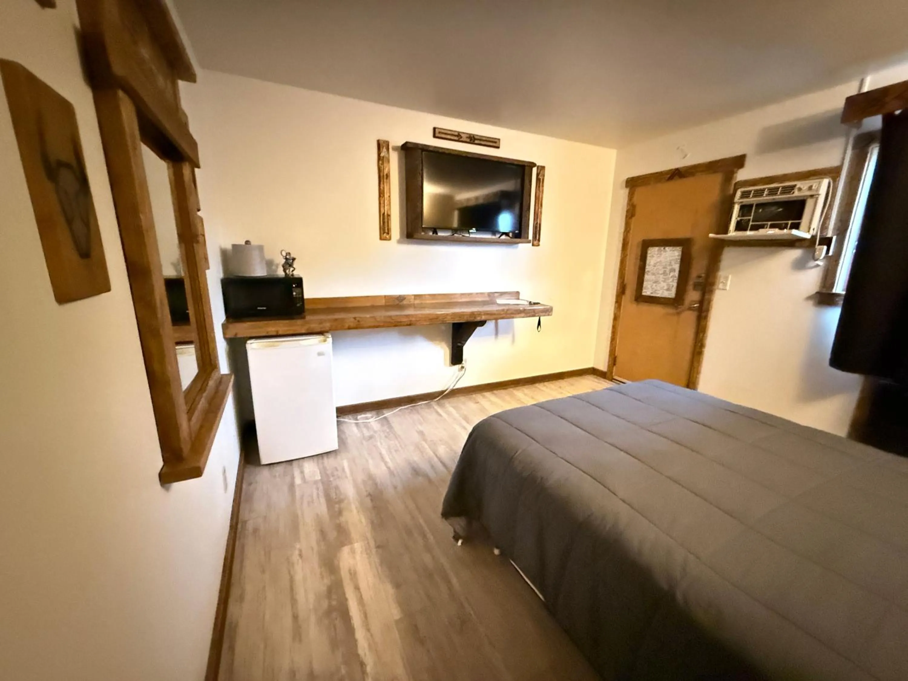 Bedroom, Bed in Hotel O Bel Aire Chamberlain SD I 90