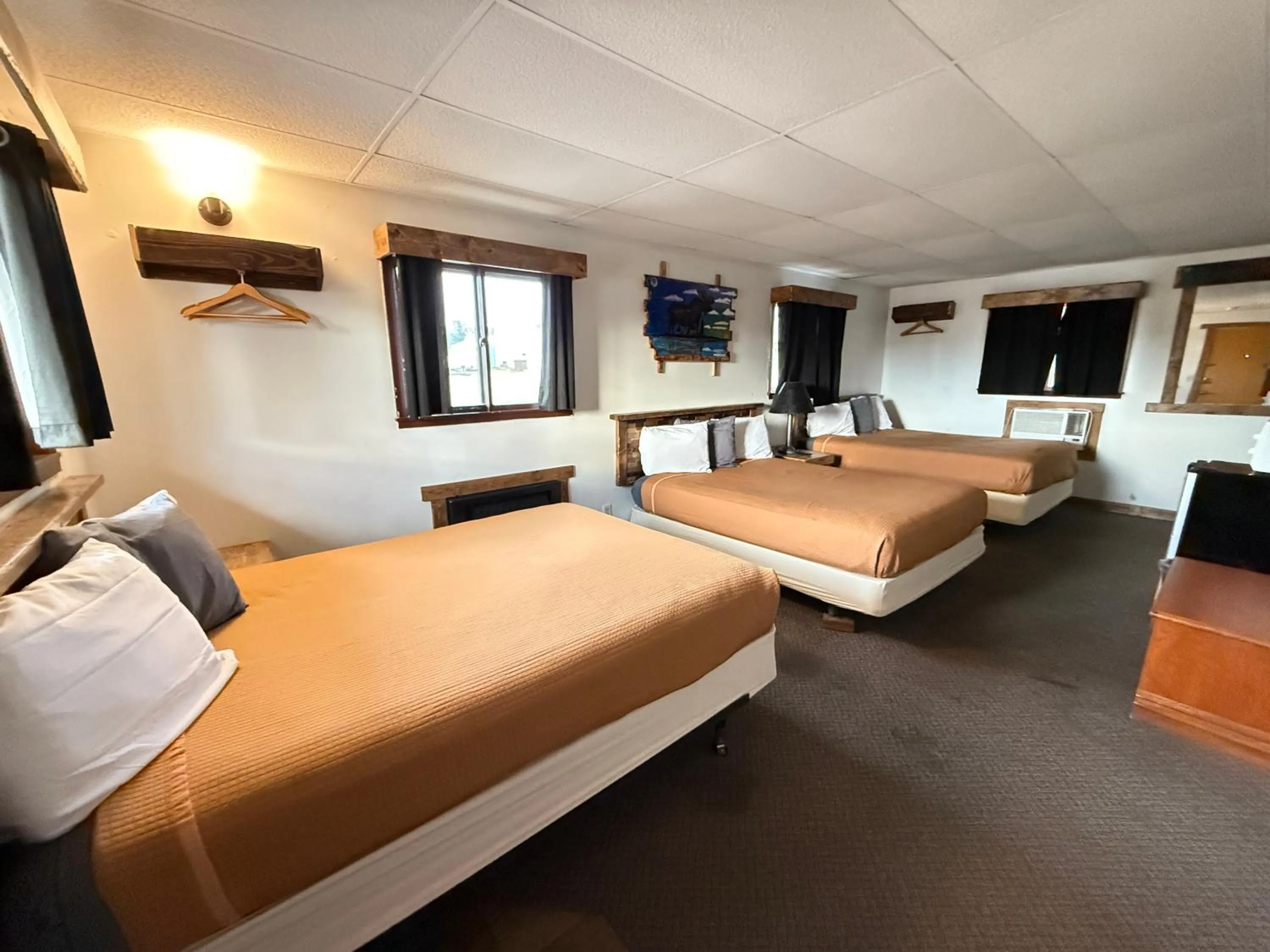 Bedroom, Bed in Hotel O Bel Aire Chamberlain SD I 90