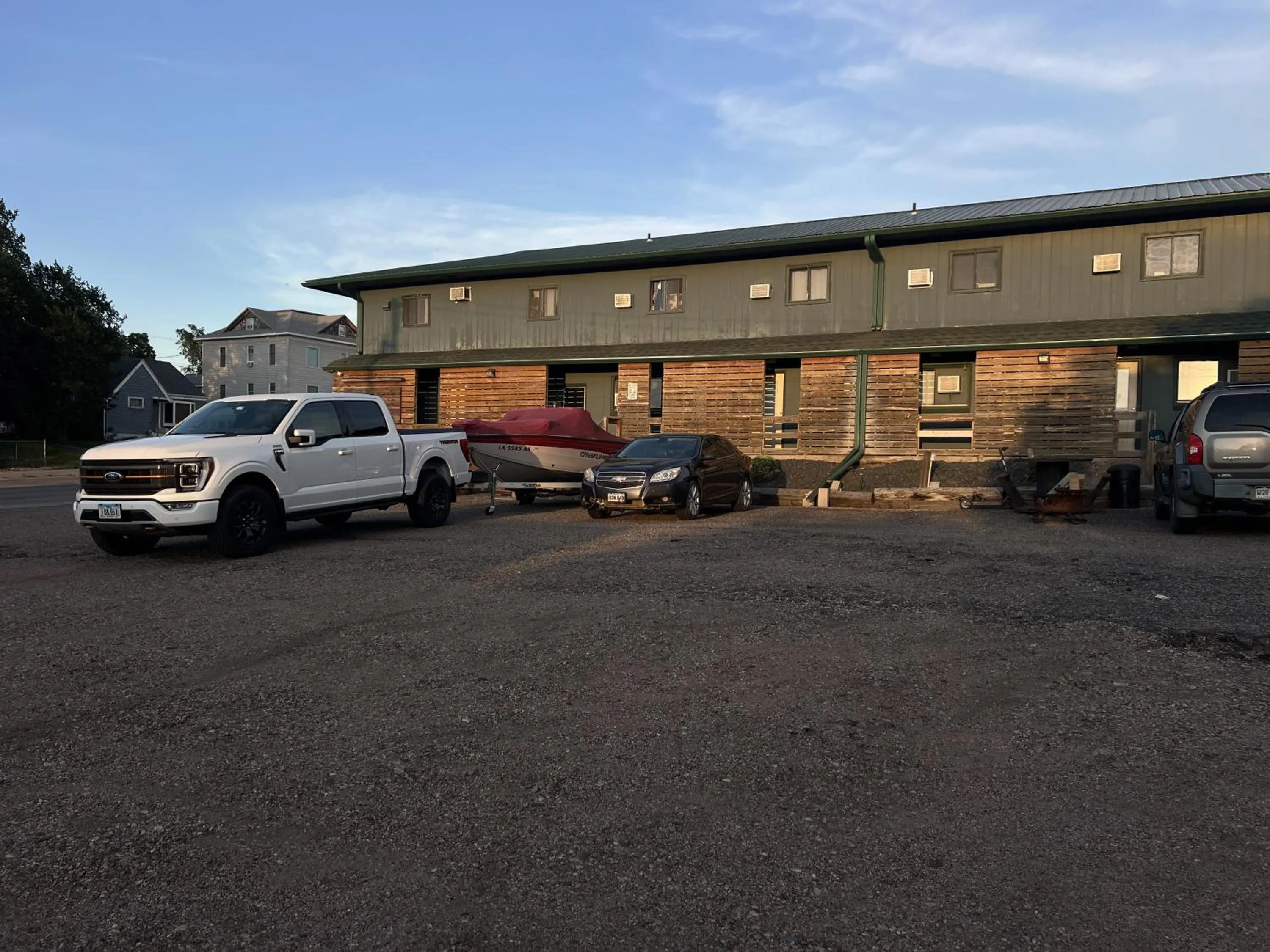 Parking in Hotel O Bel Aire Chamberlain SD I 90