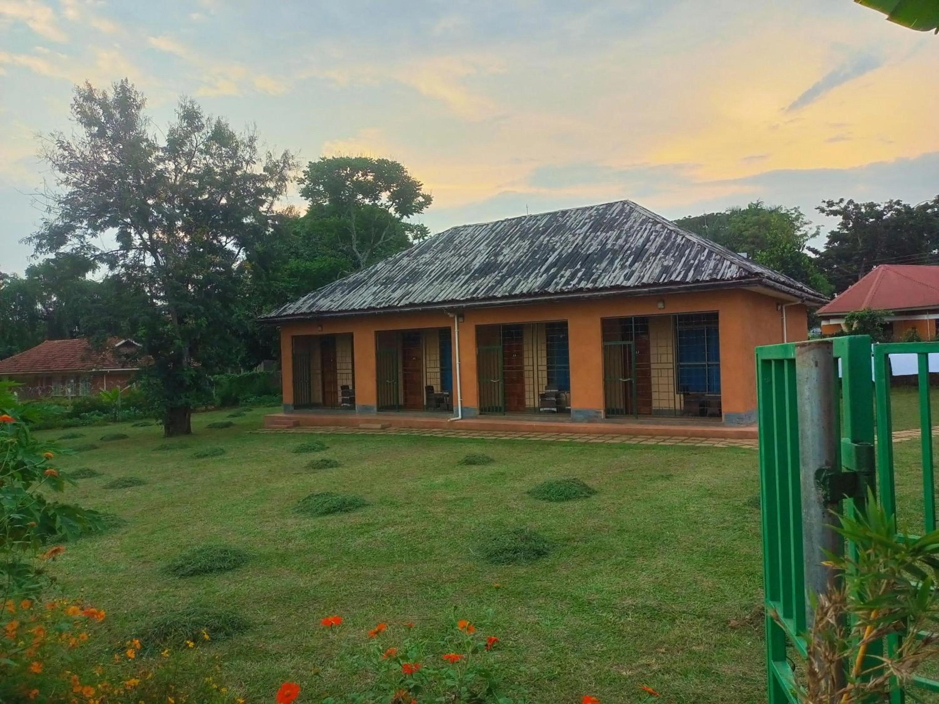 New Court View Hotel