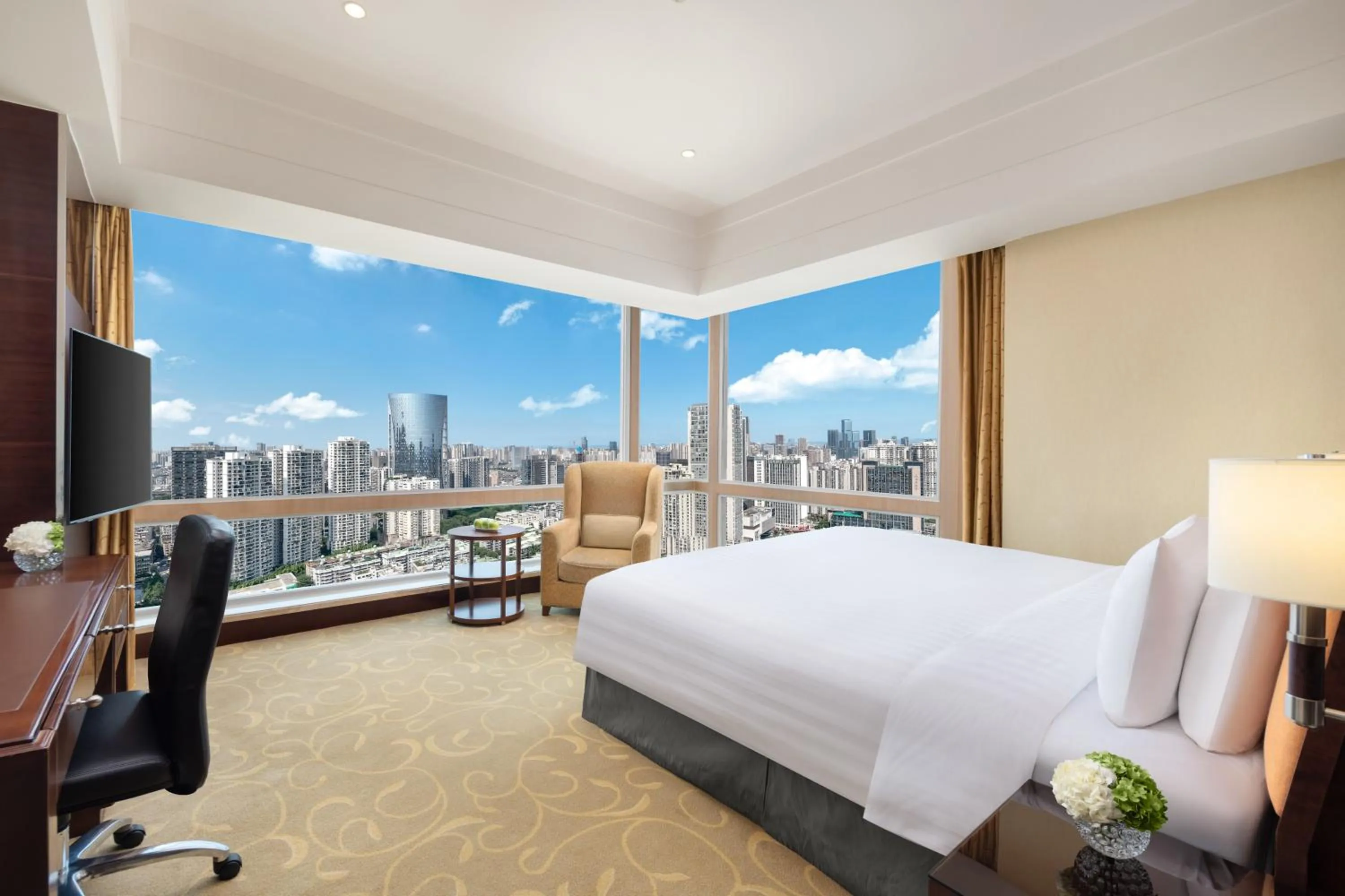 View (from property/room), Bed in Shangri-La Chengdu