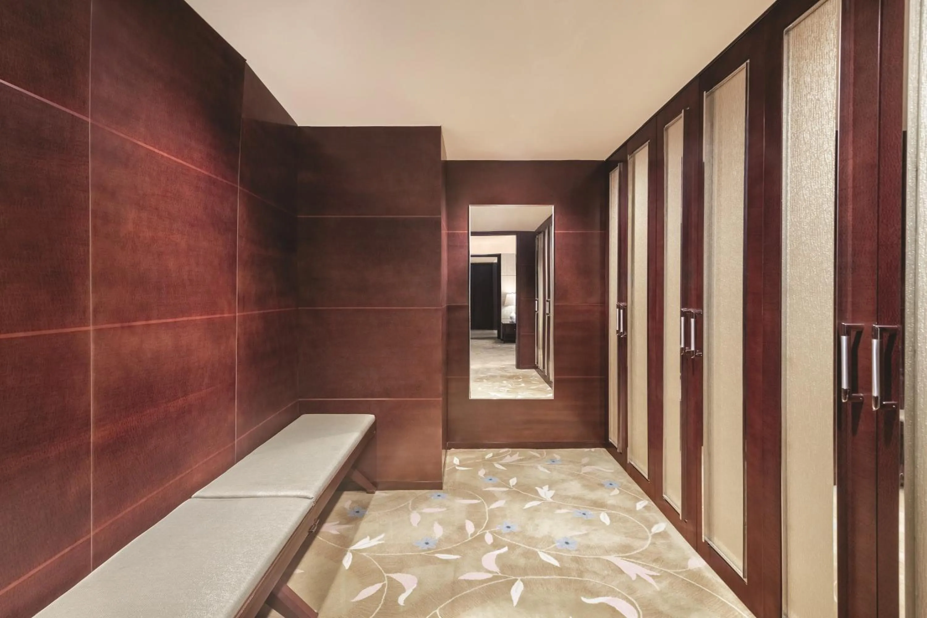 wardrobe in Shangri-La Chengdu