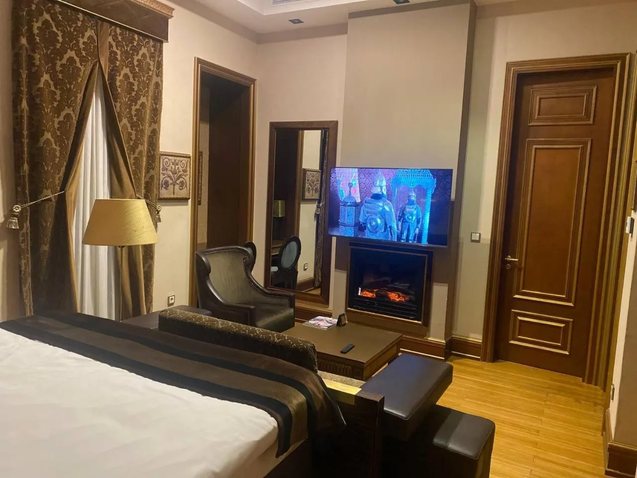 TV and multimedia, Bed in Sultan Inn Boutique Hotel