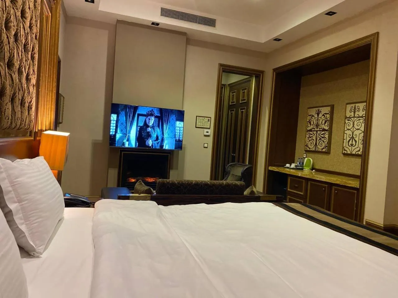 TV and multimedia, Bed in Sultan Inn Boutique Hotel