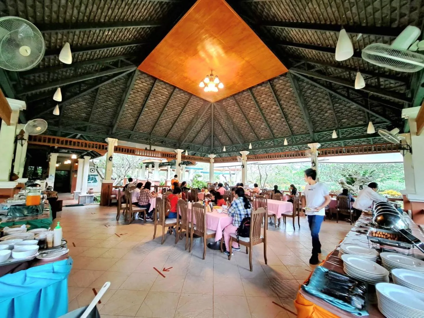 Restaurant/places to eat in Lilawalai Resort