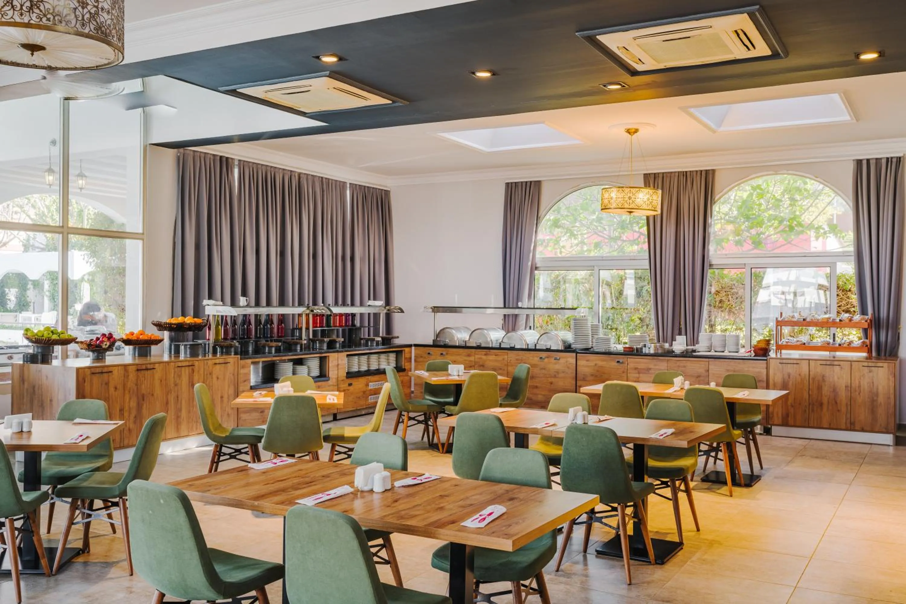 Restaurant/places to eat in UPTOWN Büyük Anadolu Girne Hotel