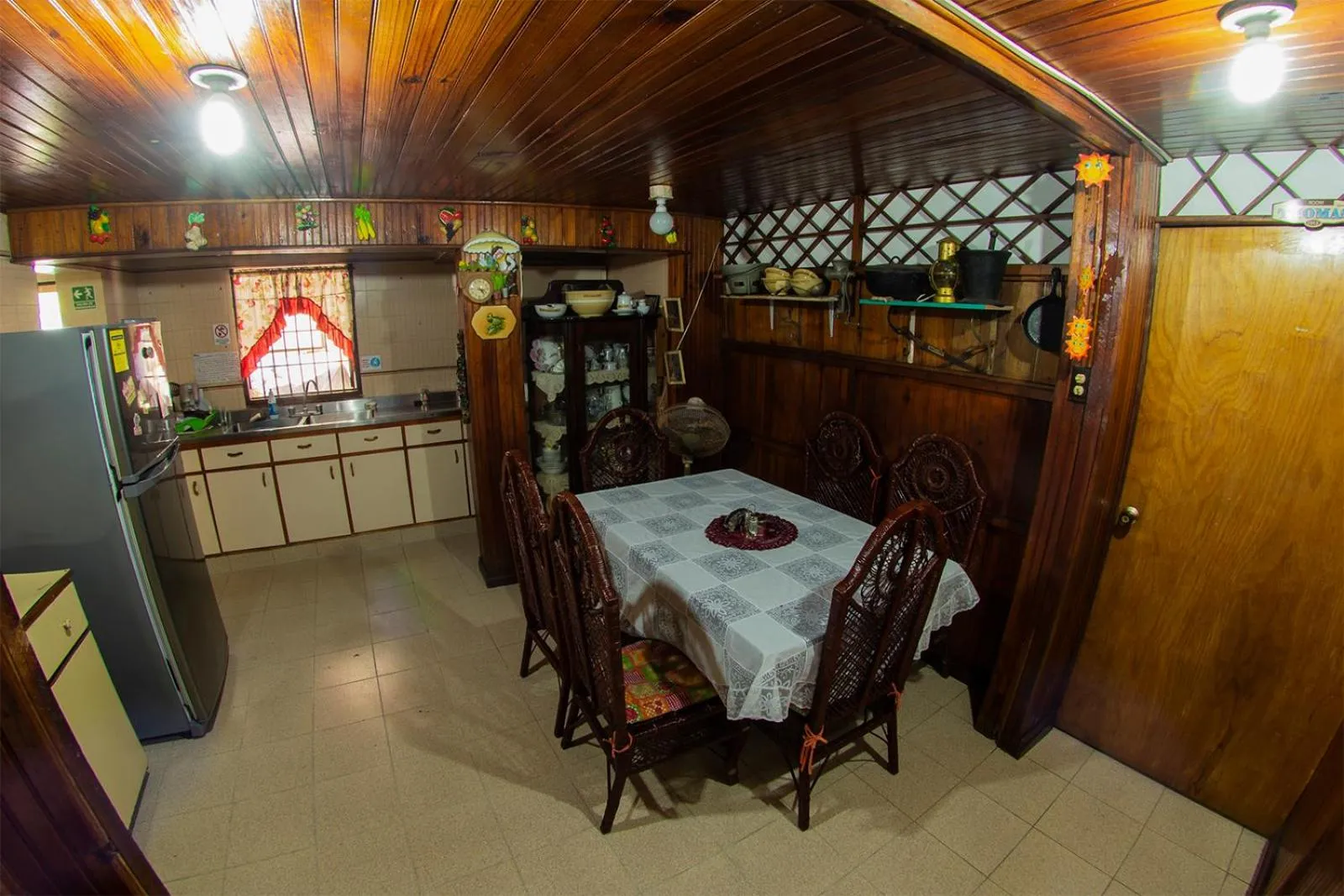 Dining area in Posada Nativa Miss Trinie