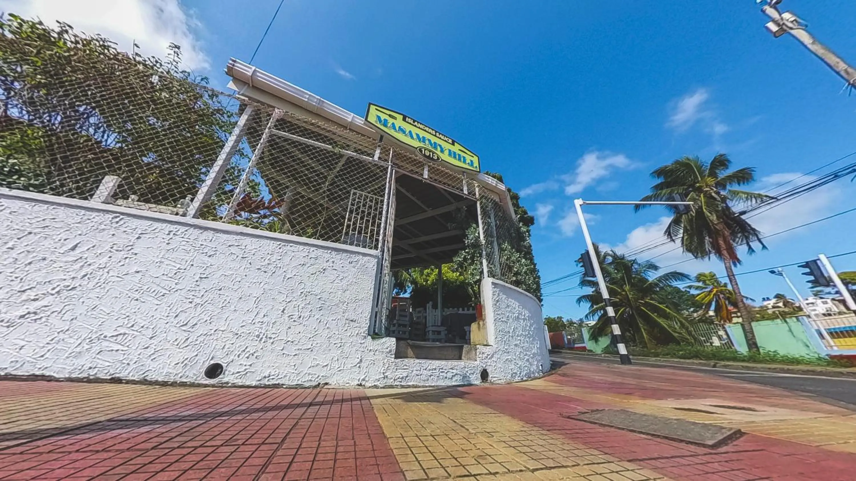 Restaurant/places to eat in Posada Nativa Miss Trinie