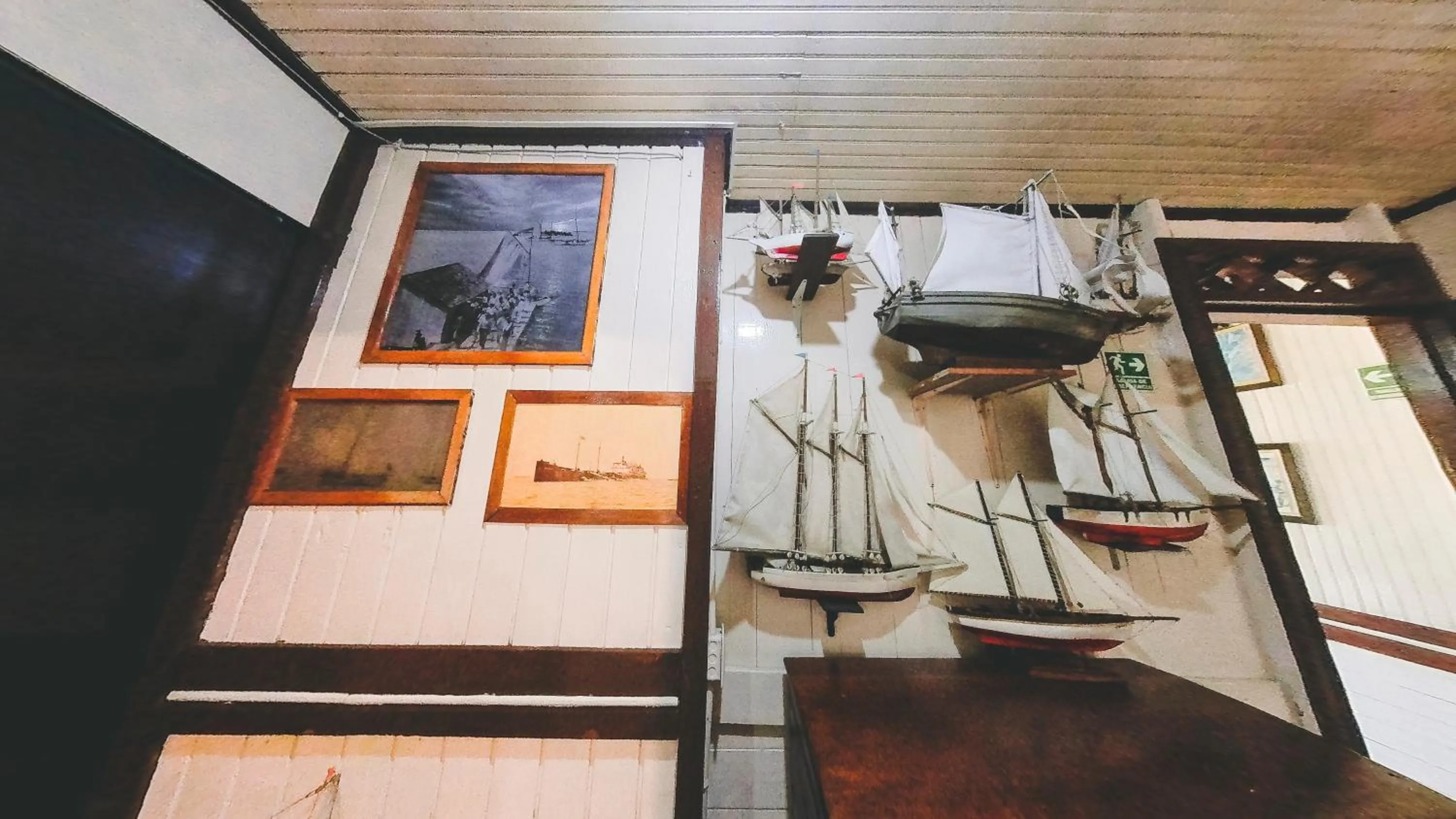 Entertainment in Posada Nativa Miss Trinie