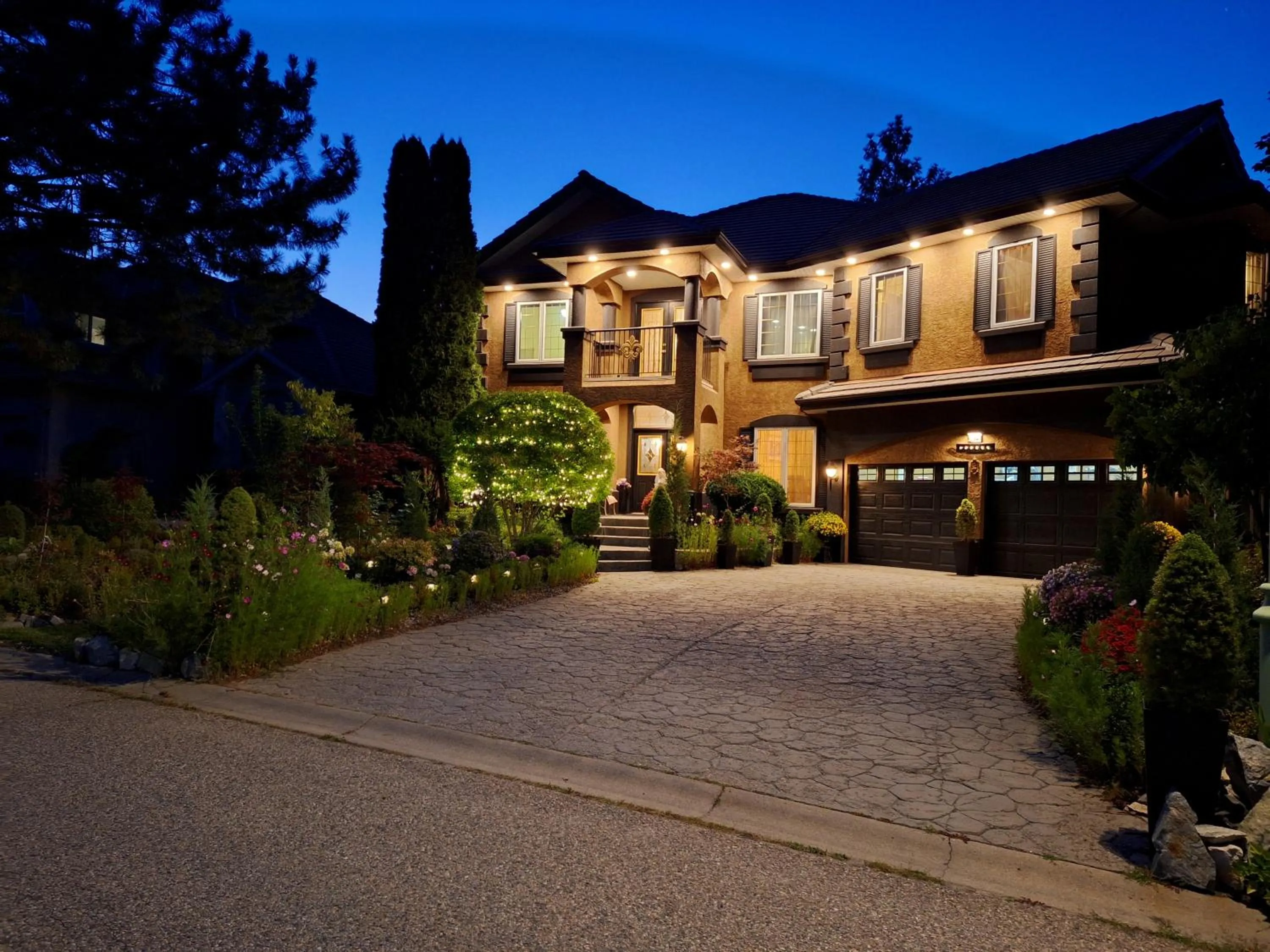 Property building in Villa Bellissimo FranTalia - Néo-Classical Résidence & Galleriséum