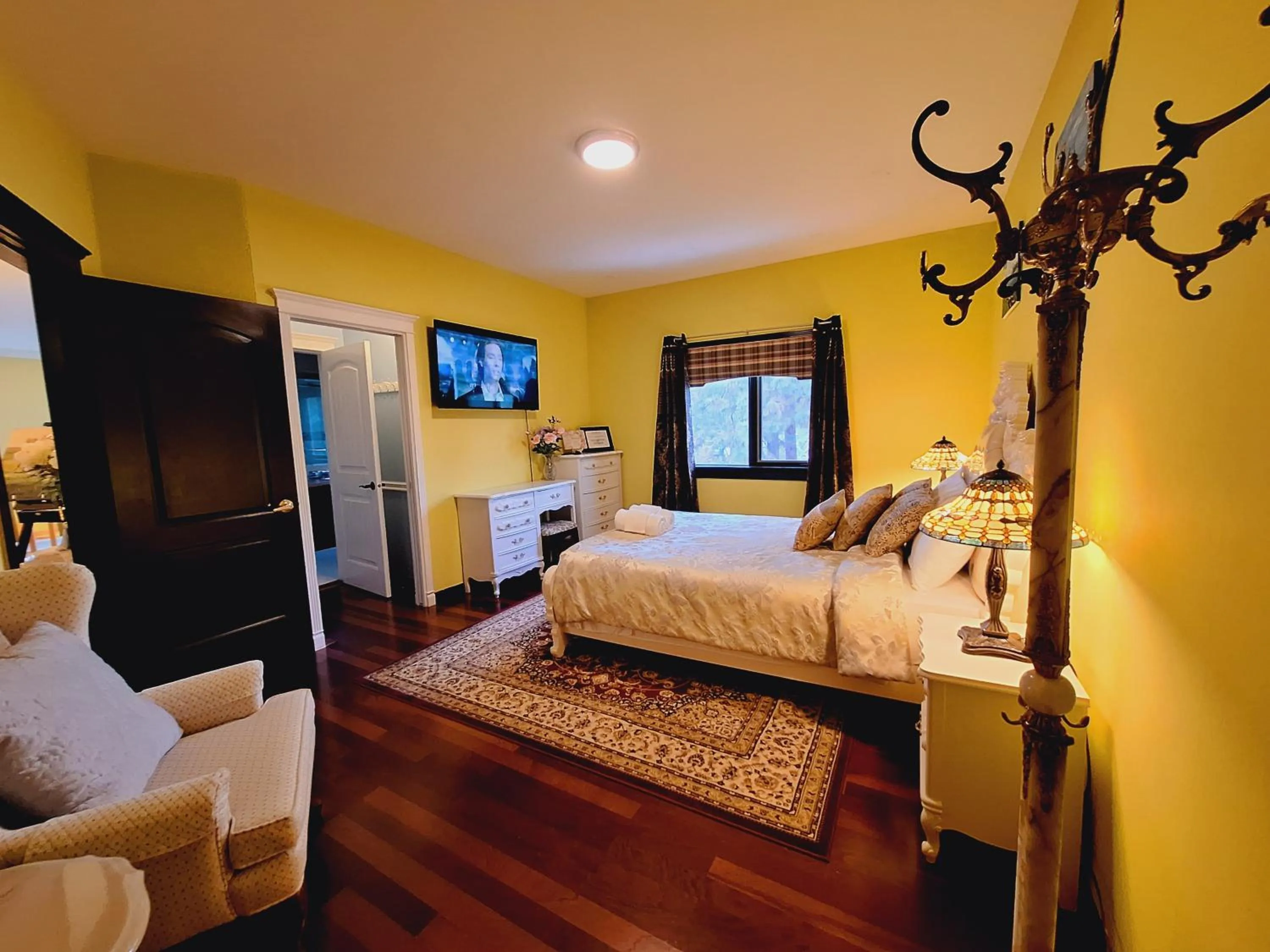 Bed in Villa Bellissimo FranTalia - Néo-Classical Résidence & Galleriséum