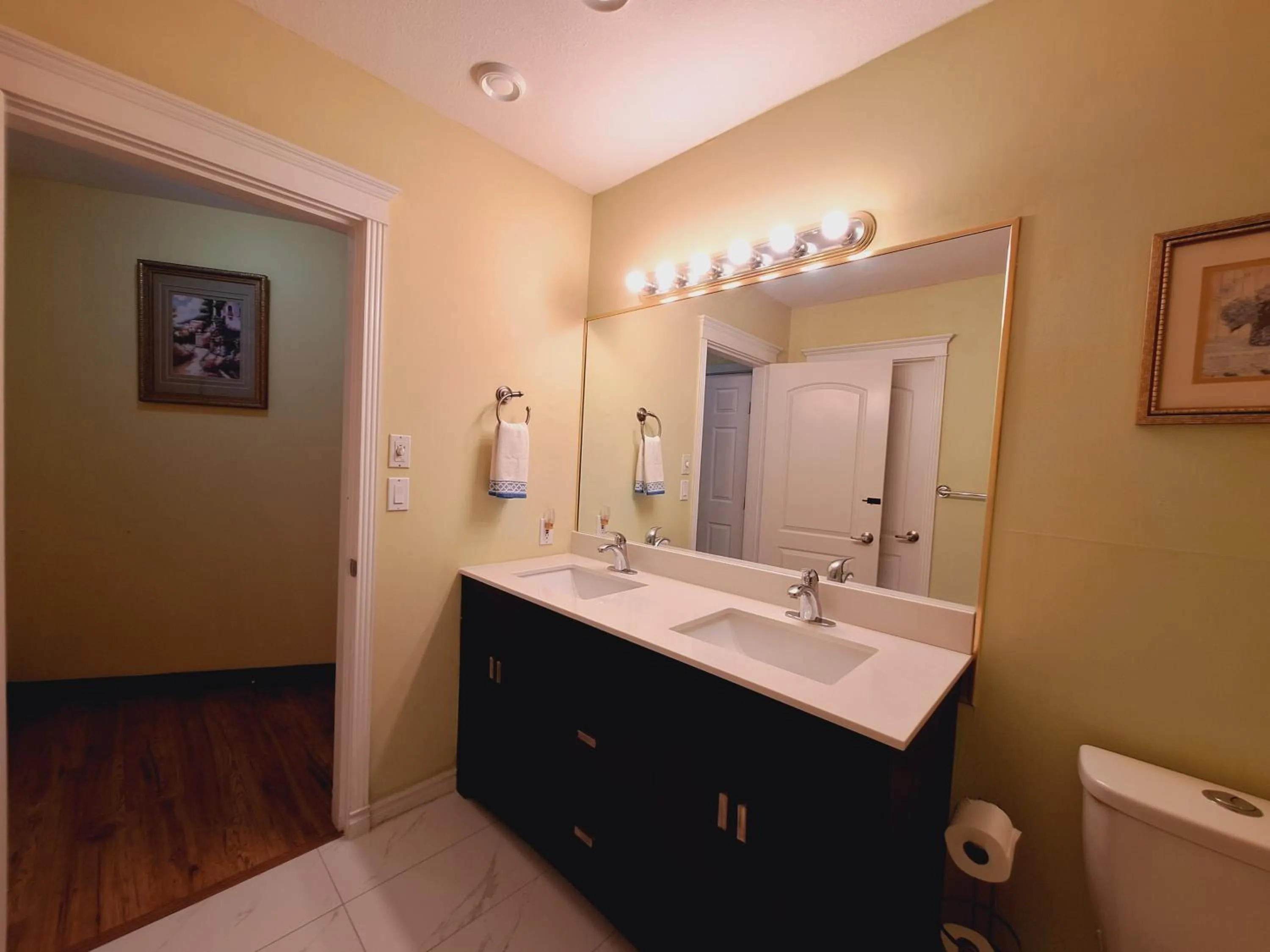 Toilet in Villa Bellissimo FranTalia - Néo-Classical Résidence & Galleriséum