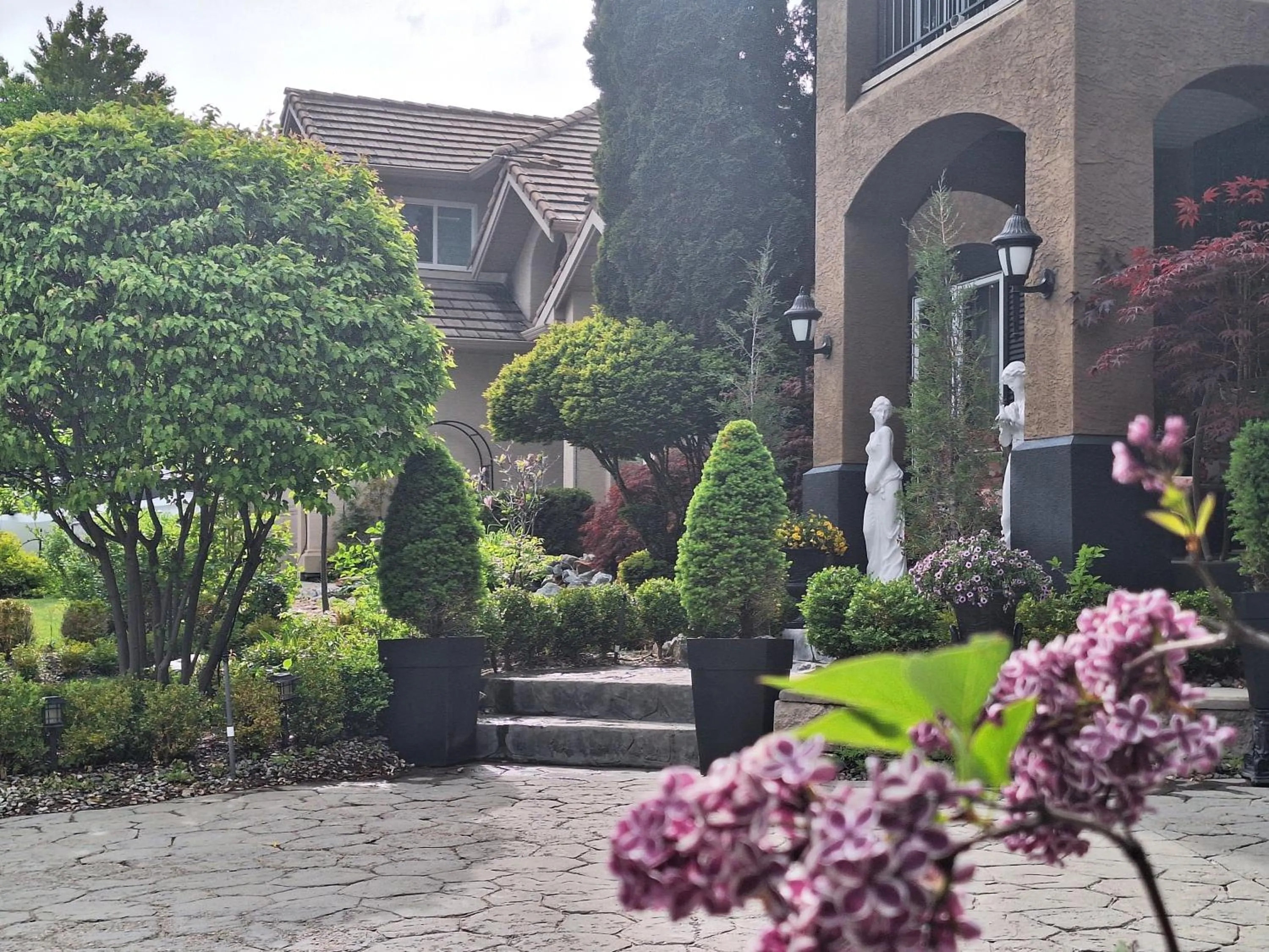 Property building in Villa Bellissimo FranTalia - Néo-Classical Résidence & Galleriséum