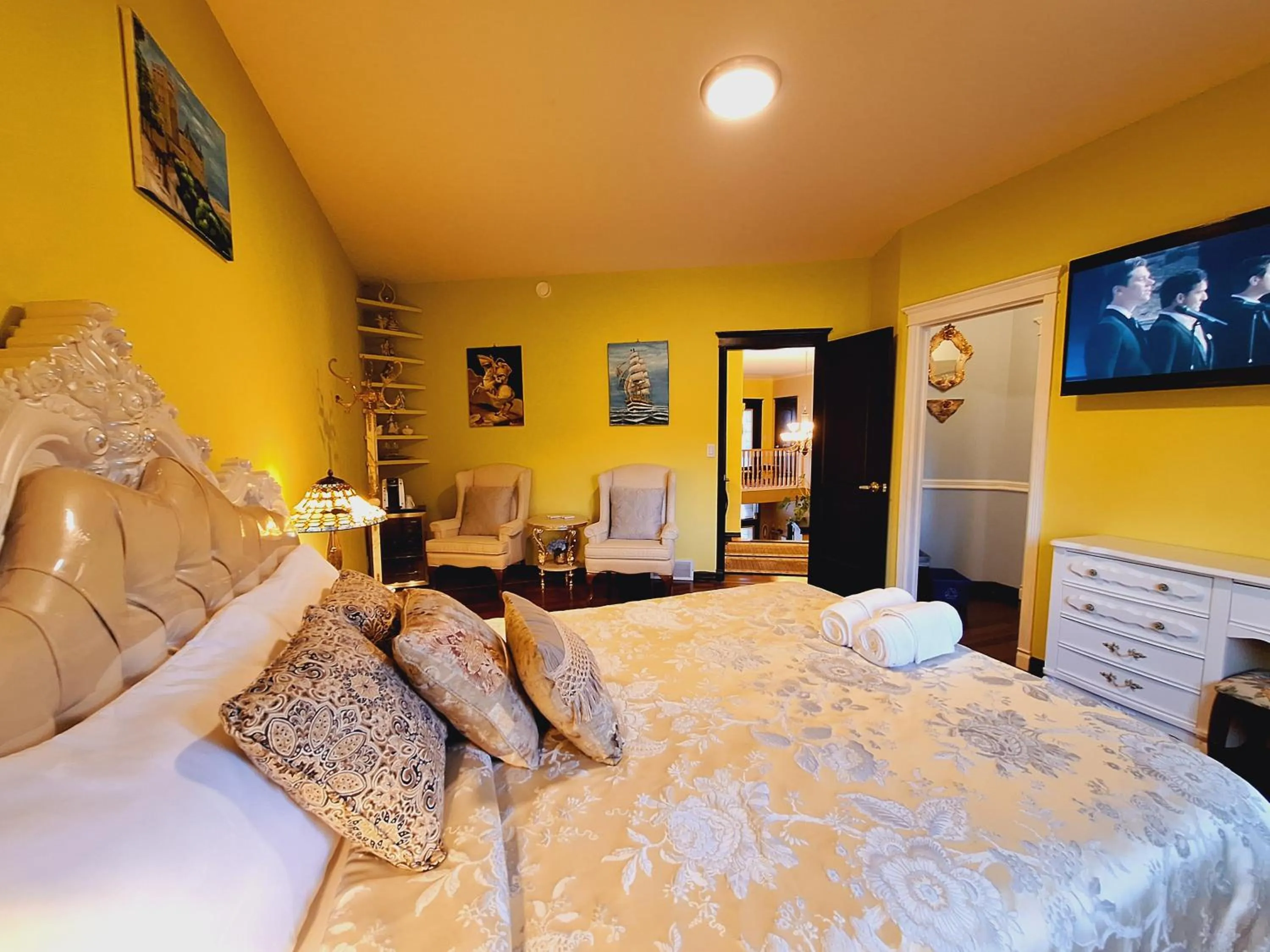 Bed in Villa Bellissimo FranTalia - Néo-Classical Résidence & Galleriséum