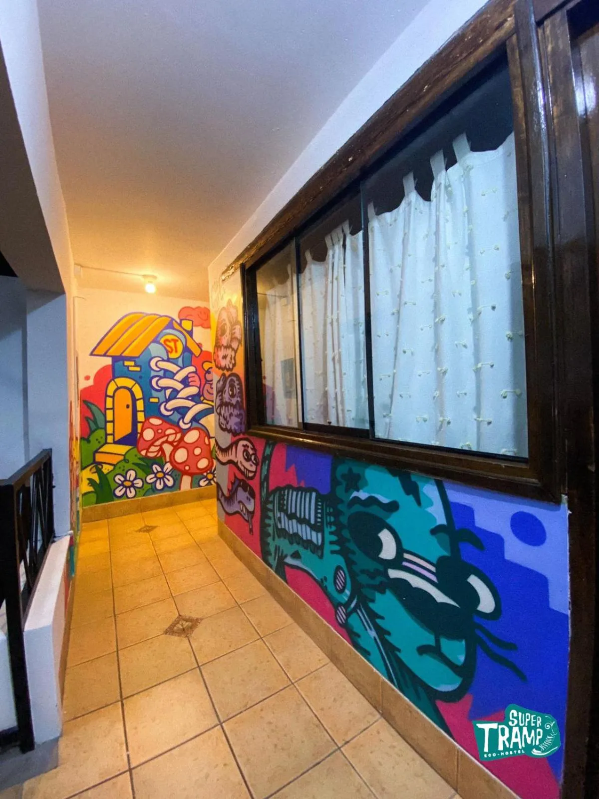 Communal lounge/ TV room in Supertramp Hostel Machupicchu