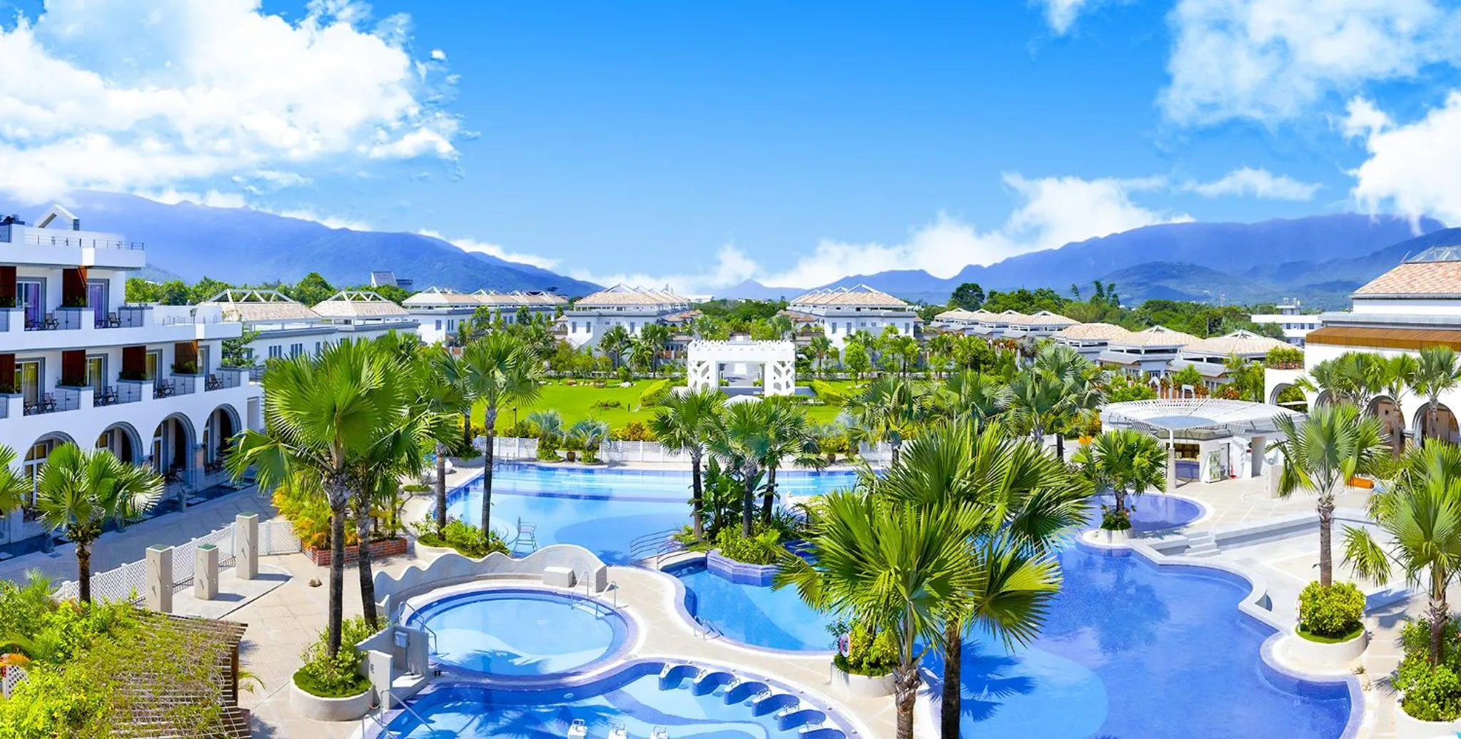 Swimming pool in Papago International Resort