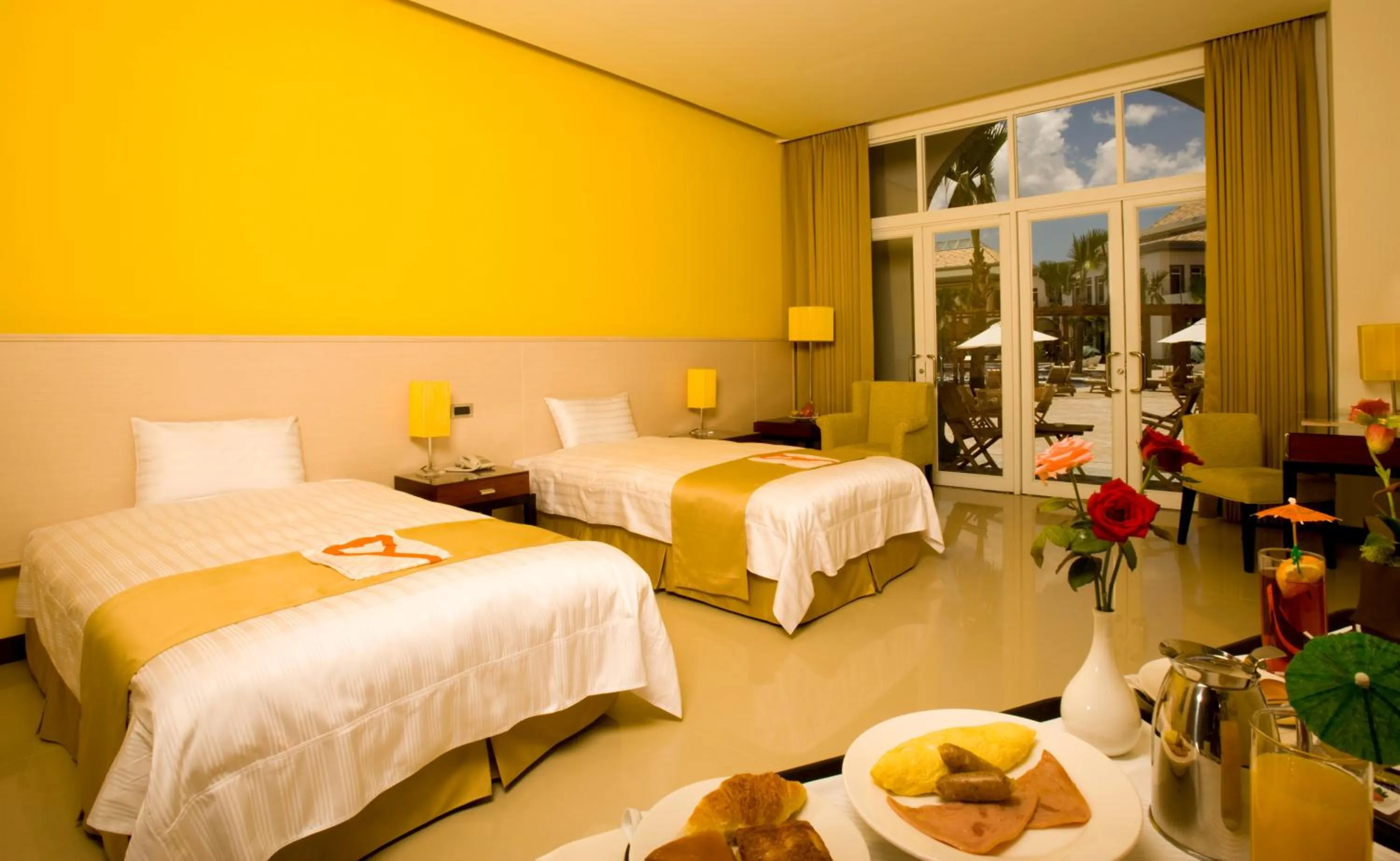 Photo of the whole room, Bed in Papago International Resort