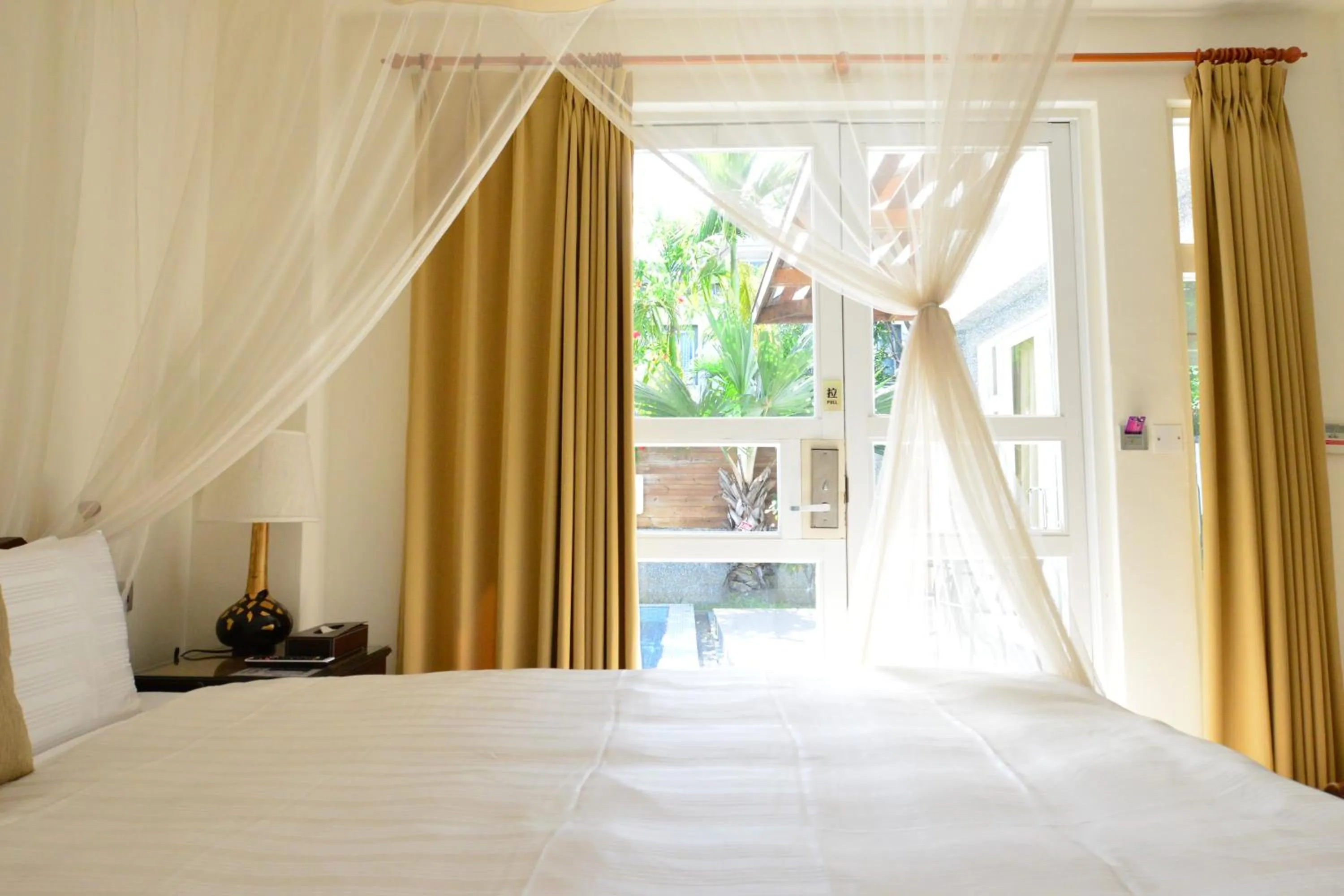 Bedroom, Bed in Papago International Resort