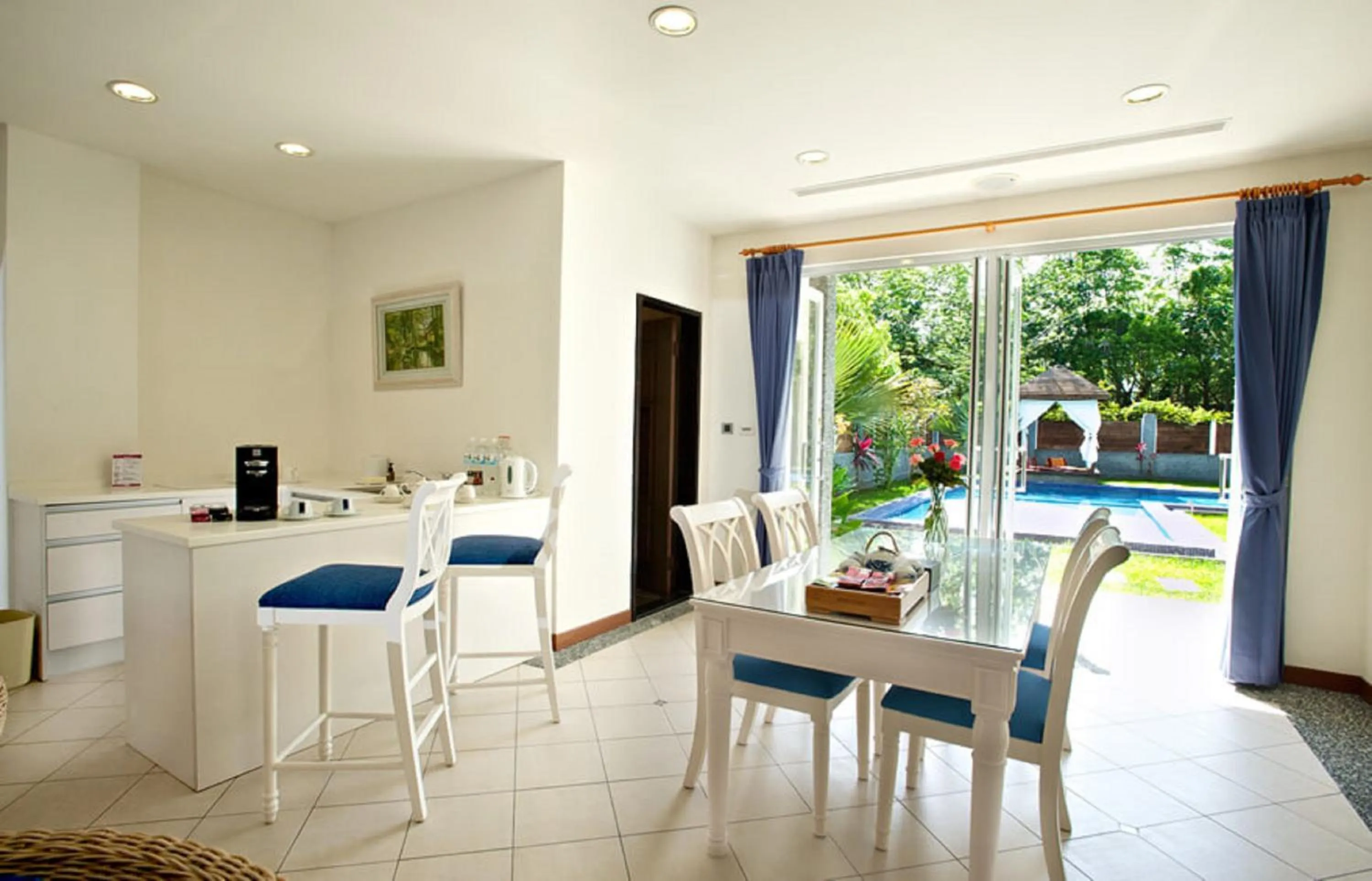 Coffee/tea facilities in Papago International Resort