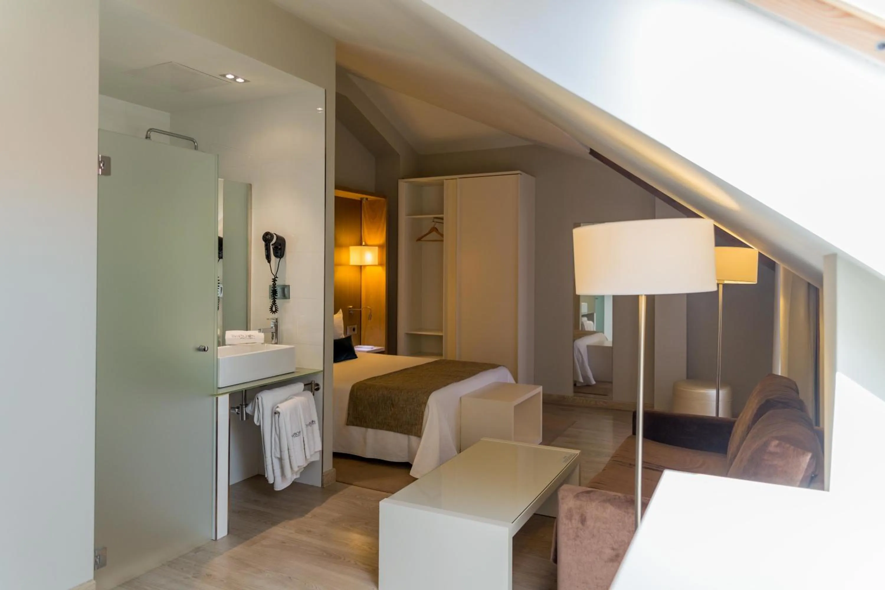 Bedroom, Bed in Tinas de Pechon