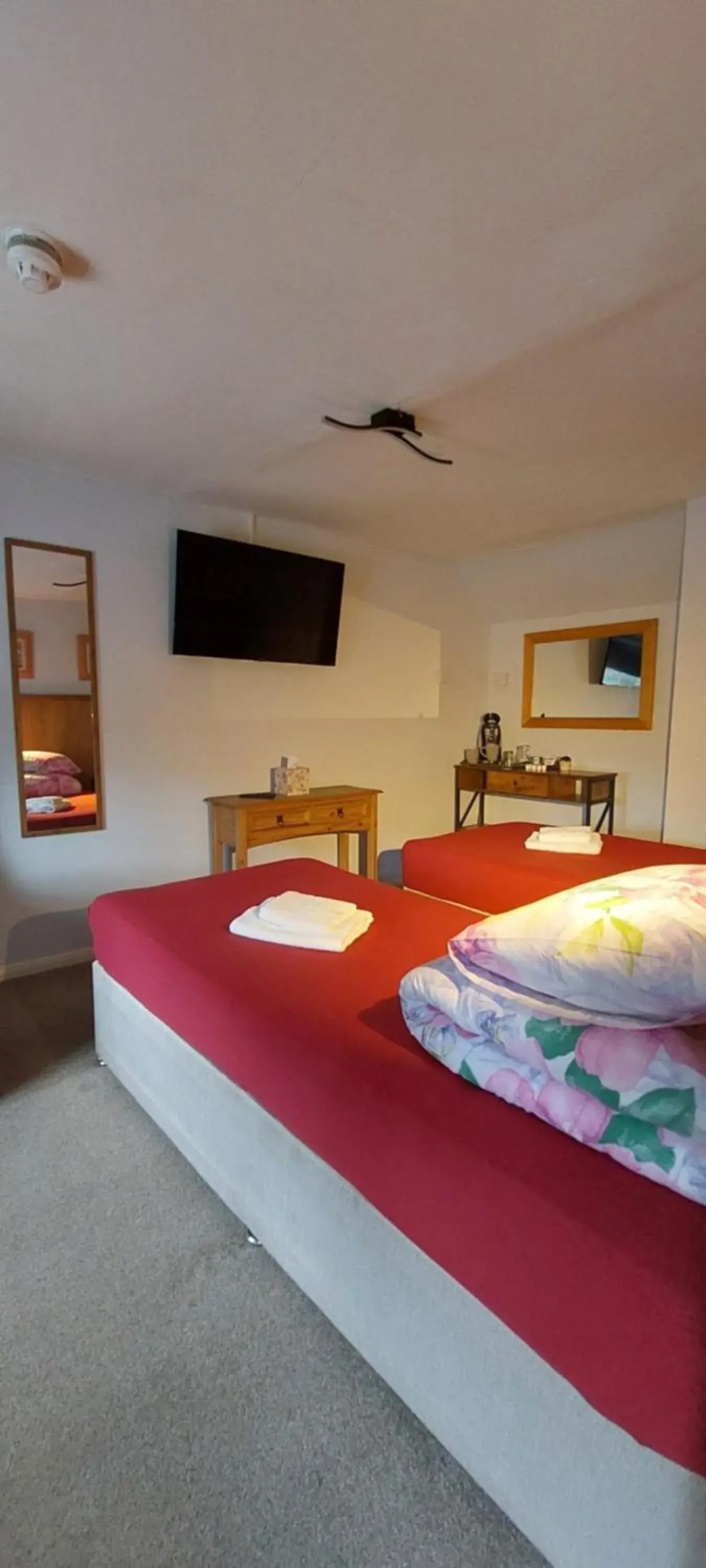 Standard Twin Room with Sofa in Reindeer Accomodation Standard Twin Room with Sofa in Reindeer Accomodation