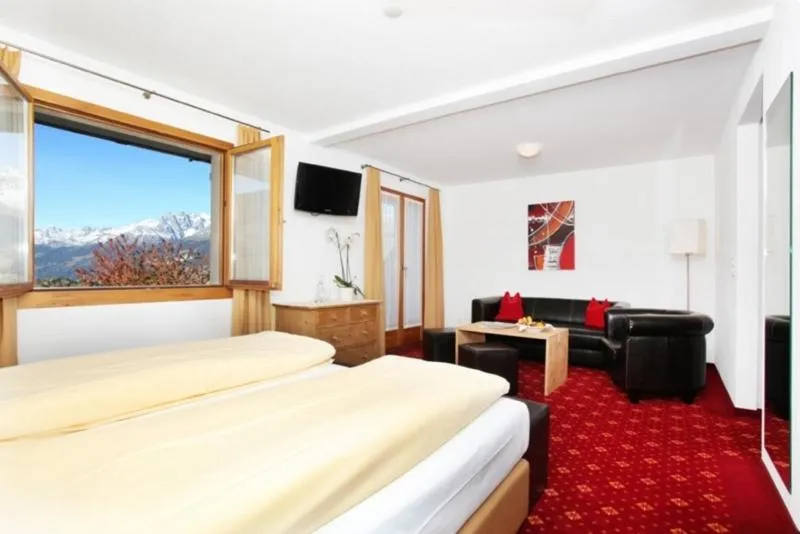 Photo of the whole room, Bed in Hotel Central