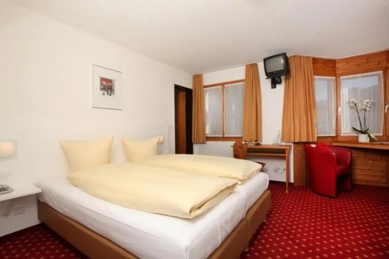 Photo of the whole room, Bed in Hotel Central