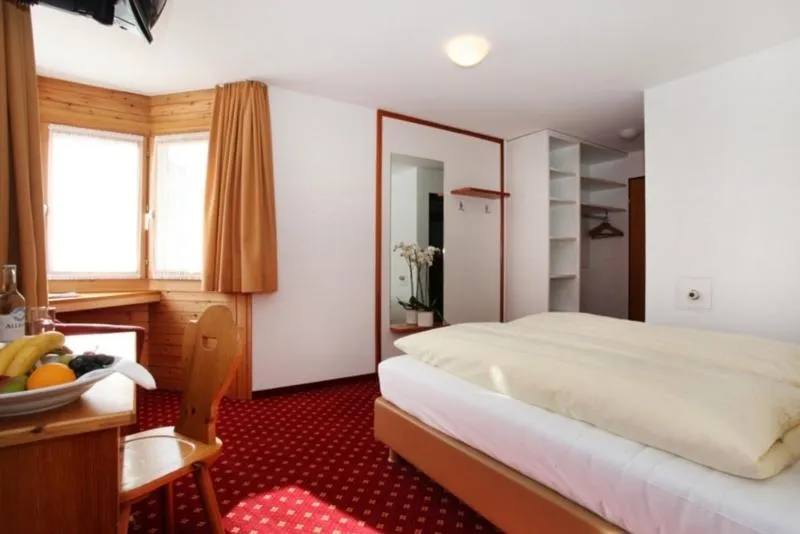 Photo of the whole room, Bed in Hotel Central