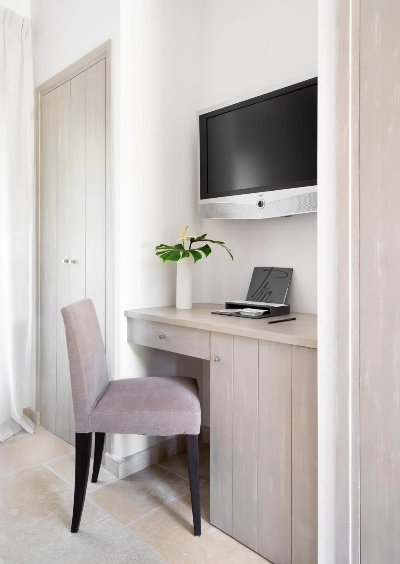 Communal lounge/ TV room in Le Pre de la Mer