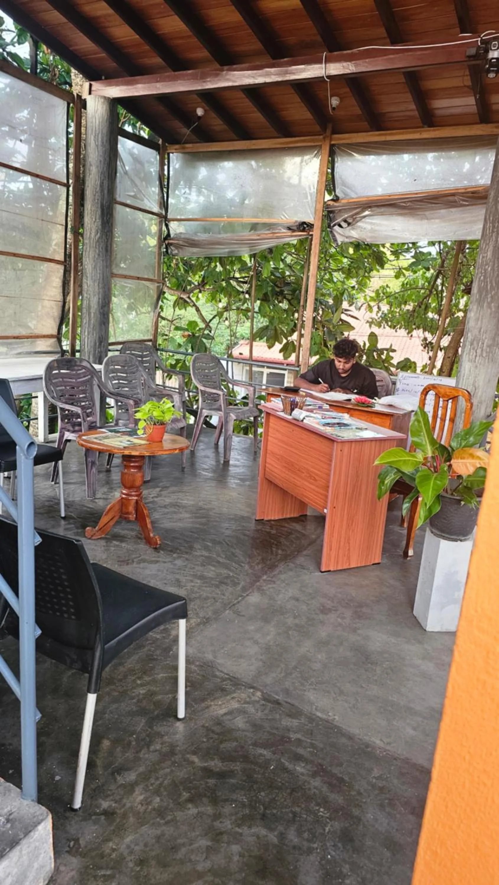 Restaurant/places to eat in Hotel Remember